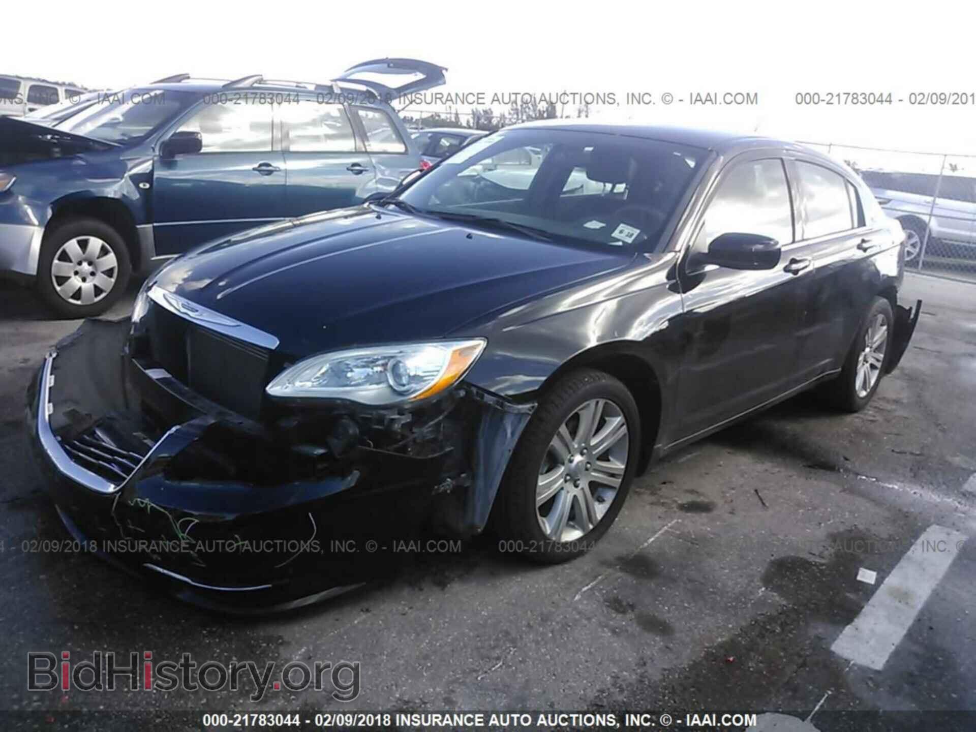 2013 Chrysler 200 - VIN: 1C3CCBAB3DN765264 - Фото 2