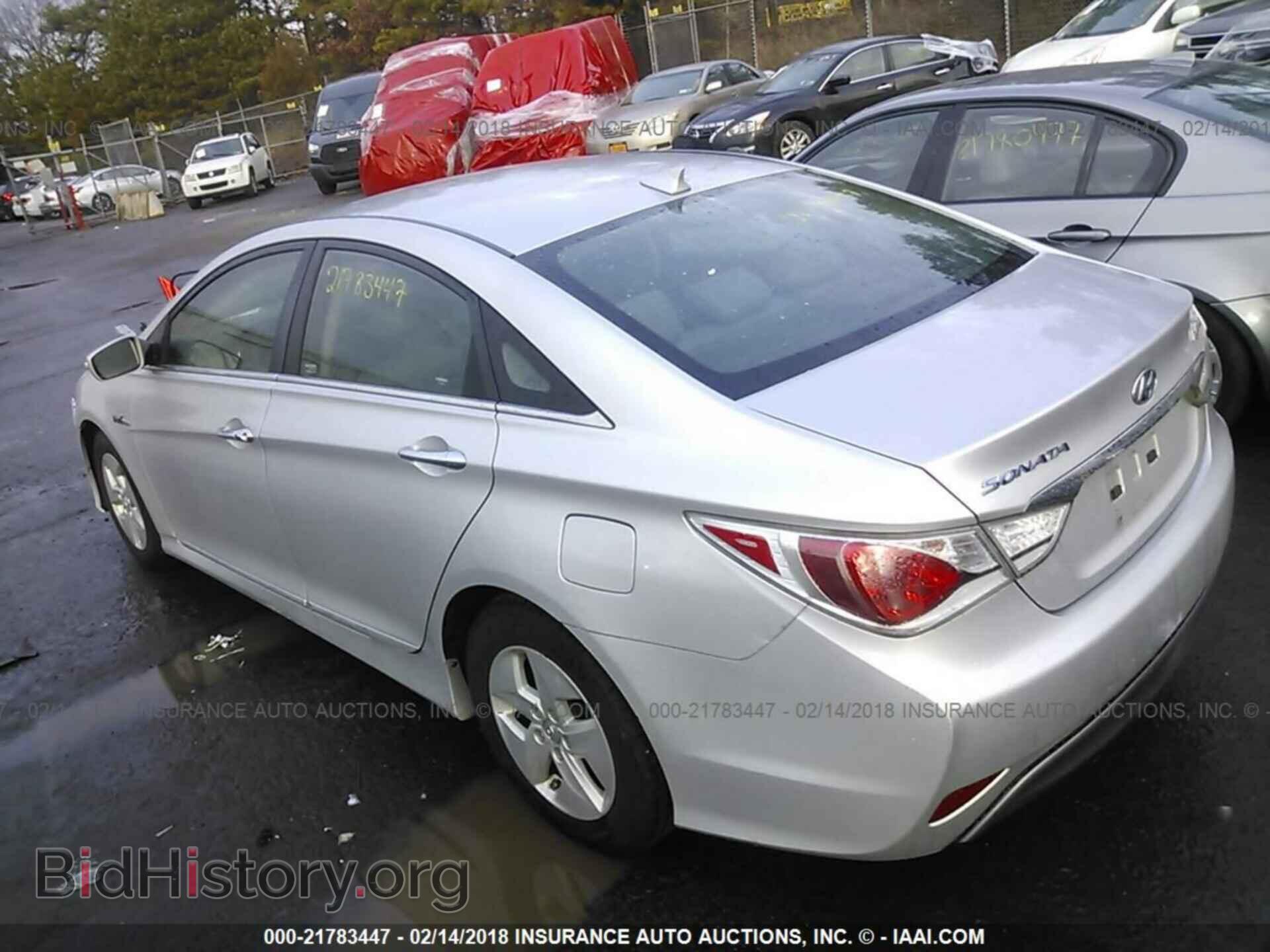 2012 Hyundai Sonata - VIN: KMHEC4A49CA046474 - Photo 3