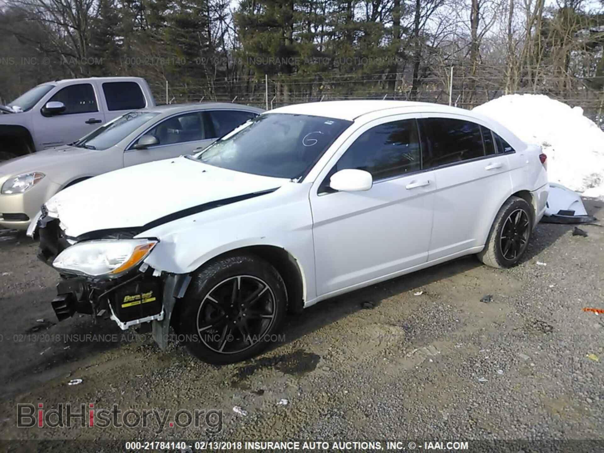 2014 Chrysler 200 - VIN: 1C3CCBAB3EN123600 - Фото 2
