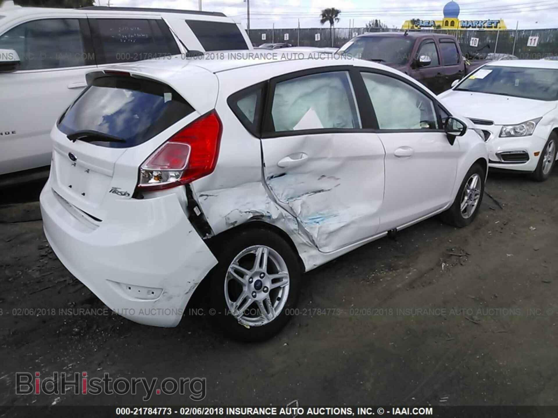 2017 Ford Fiesta - VIN: 3FADP4EJ1HM136027 - Photo 4
