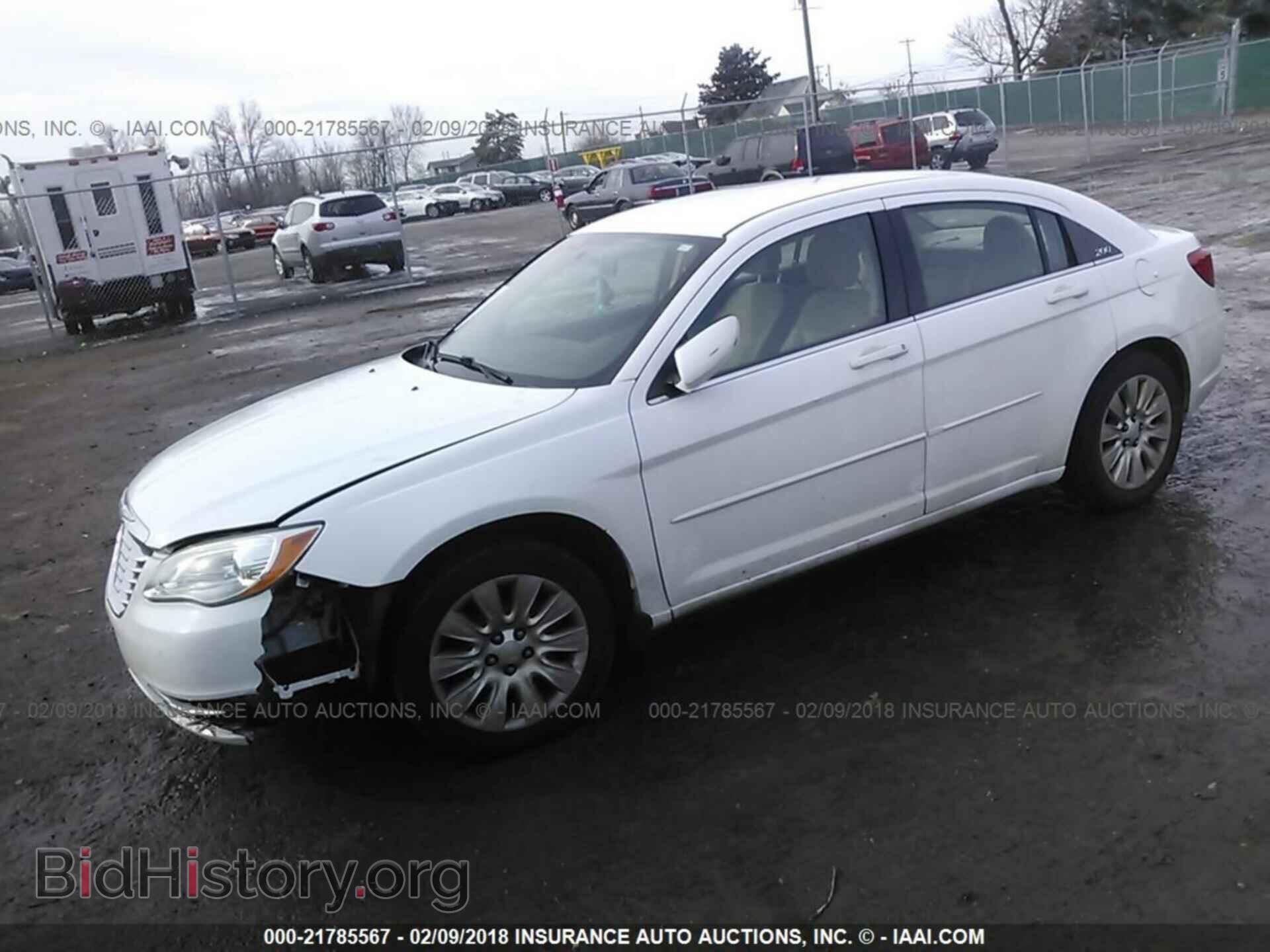 2011 Chrysler 200 - VIN: 1C3BC4FB7BN553769 - Photo 2