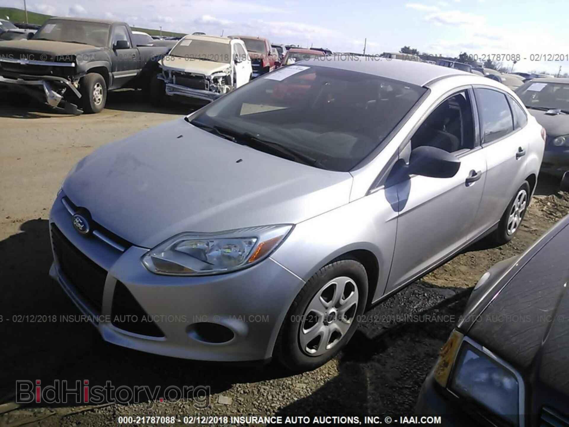 2013 Ford Focus - VIN: 1FADP3E26DL307952 - Photo 2