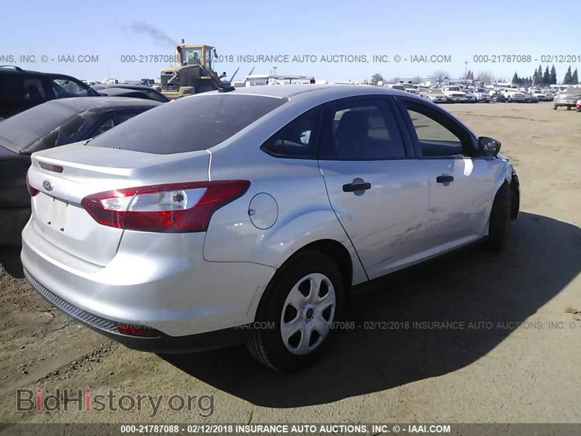 2013 Ford Focus - VIN: 1FADP3E26DL307952 - Photo 4