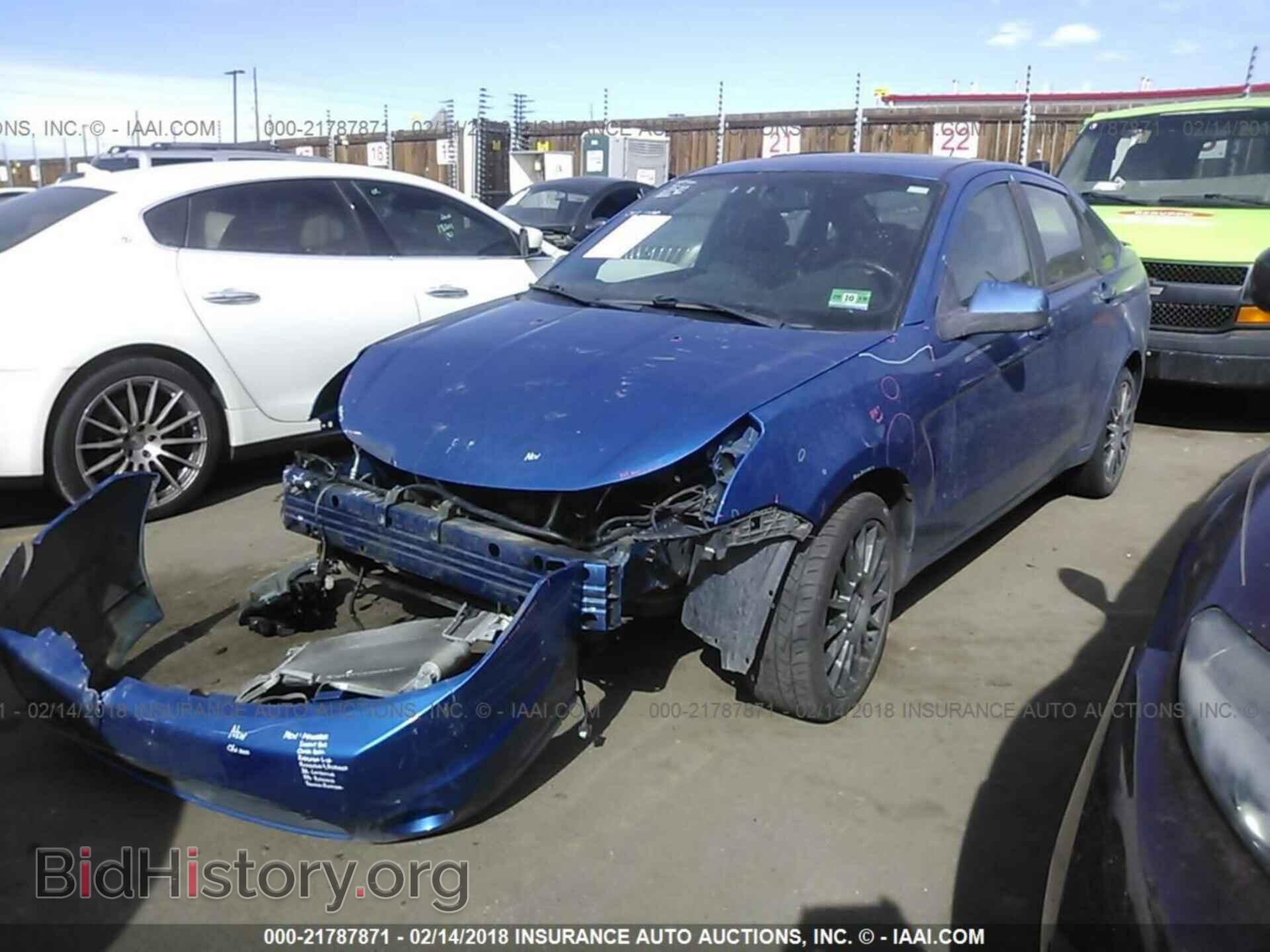2011 Ford Focus - VIN: 1FAHP3GN4BW158106 - Фото 2