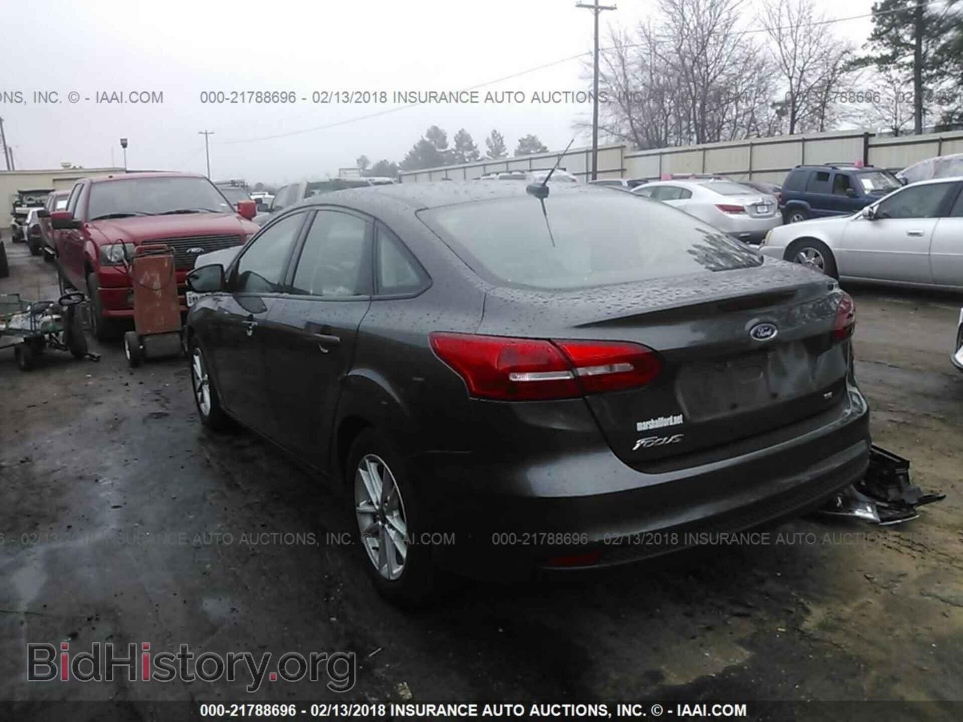 2017 Ford Focus - VIN: 1FADP3F20HL257750 - Фото 3