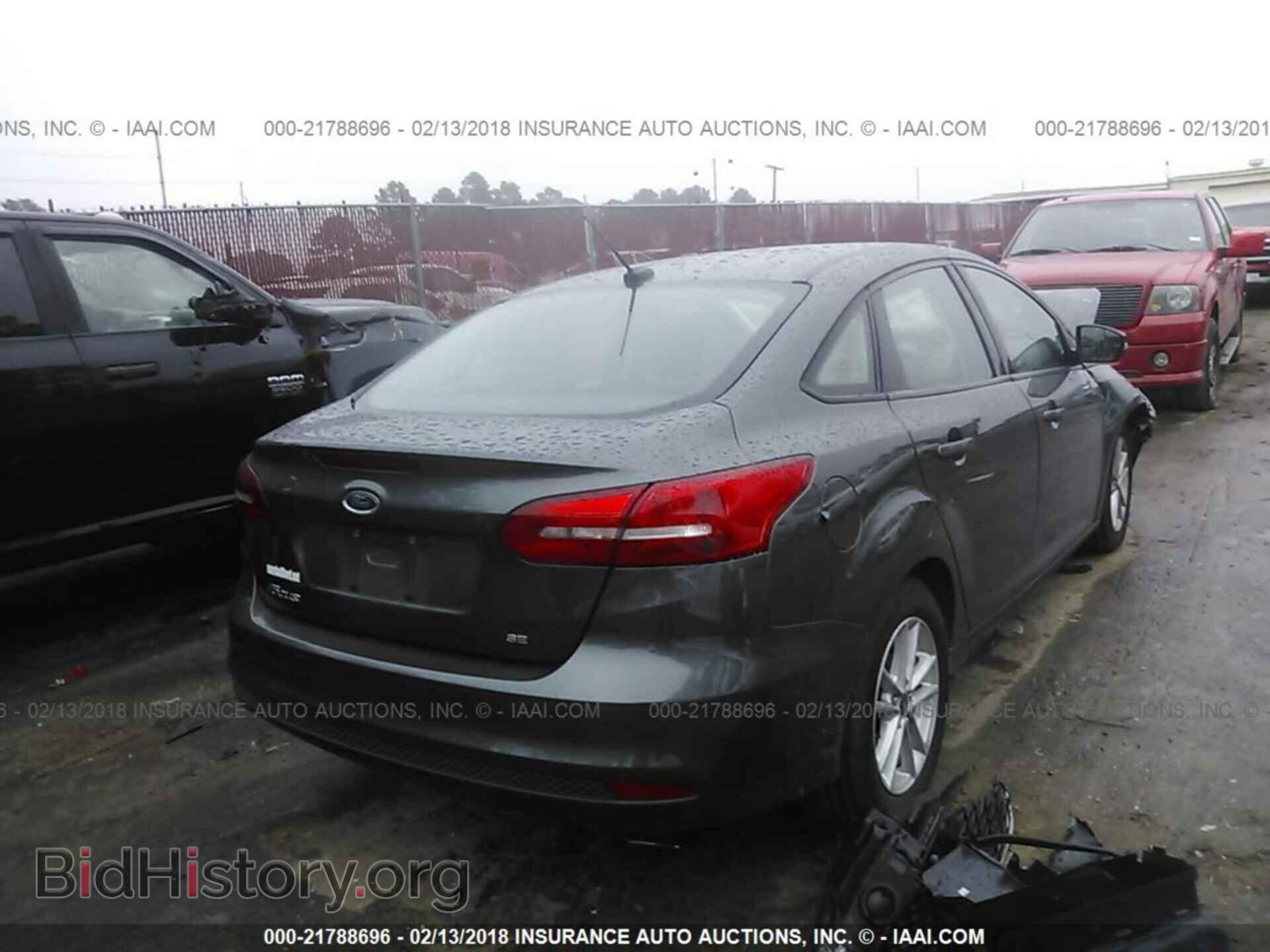 2017 Ford Focus - VIN: 1FADP3F20HL257750 - Фото 4
