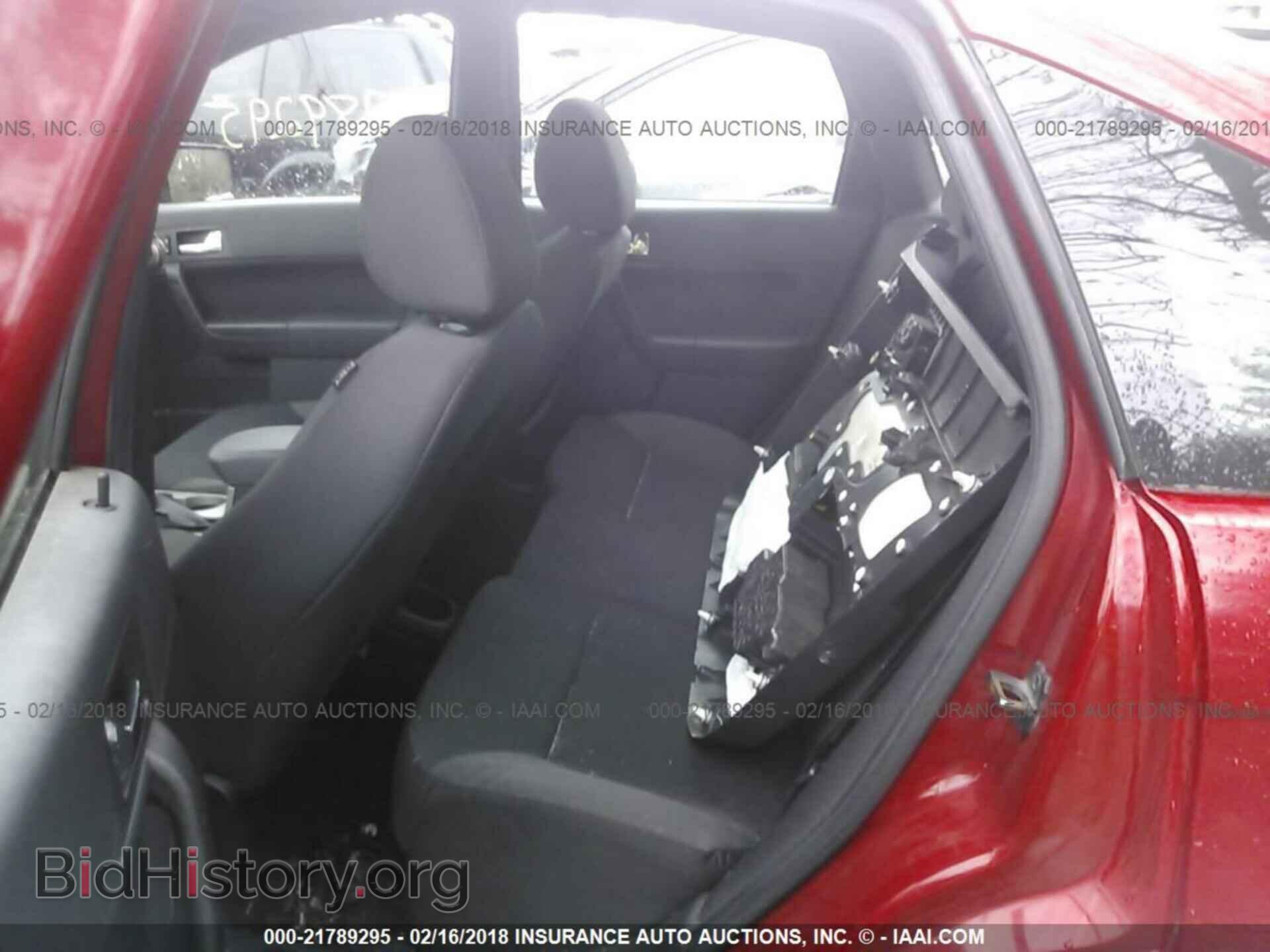 2011 Ford Focus - VIN: 1FAHP3GN9BW153418 - Photo 8