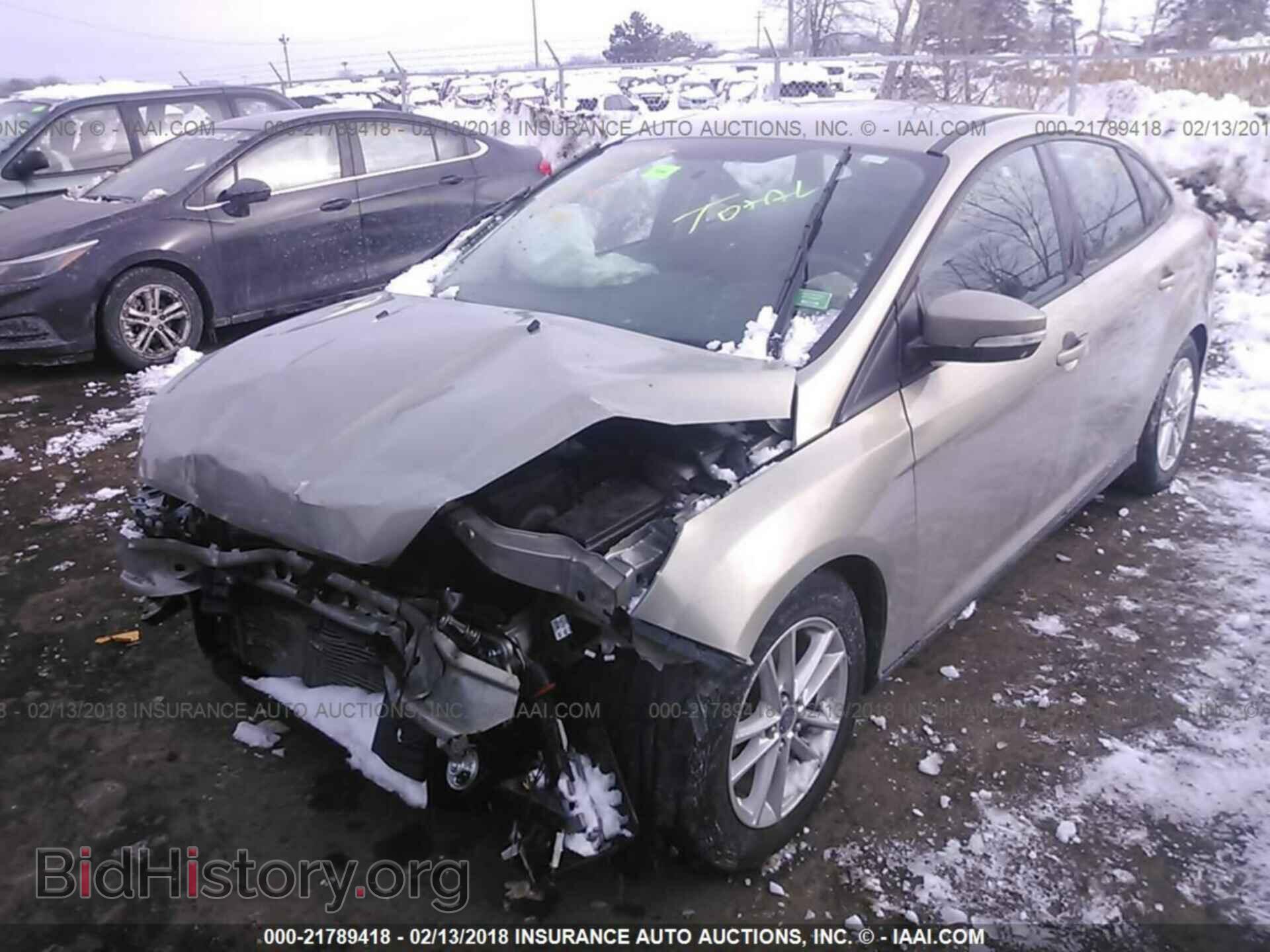 2016 Ford Focus - VIN: 1FADP3F24GL250721 - Photo 2