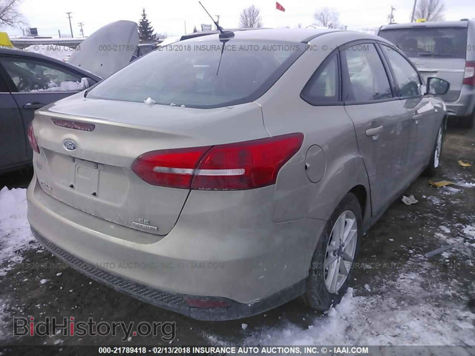 2016 Ford Focus - VIN: 1FADP3F24GL250721 - Photo 4