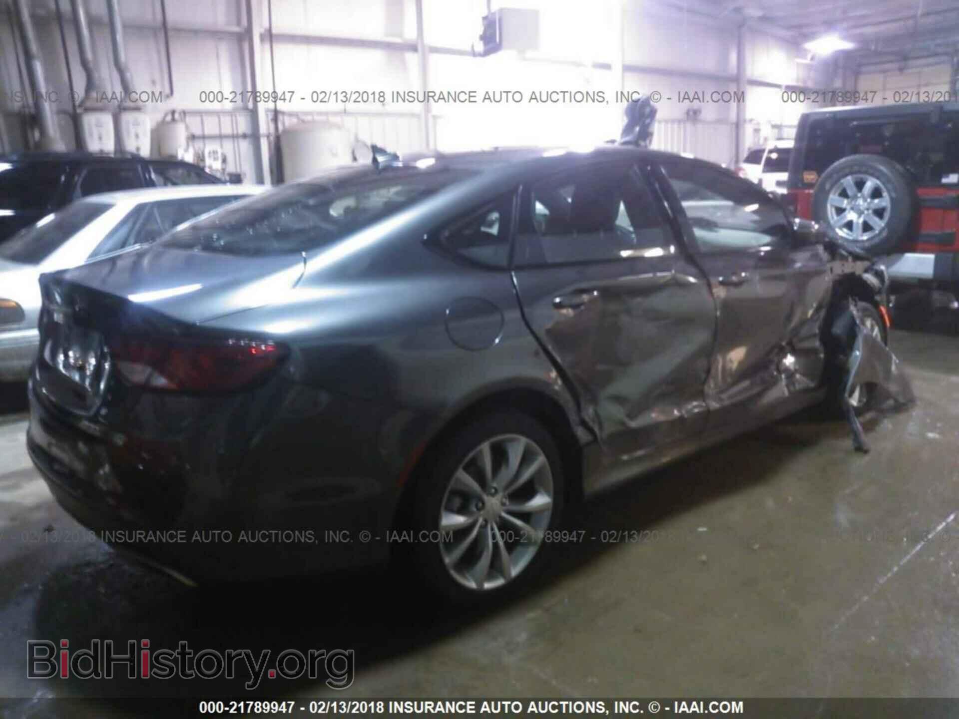 2016 Chrysler 200 - VIN: 1C3CCCDG8GN158410 - Photo 4