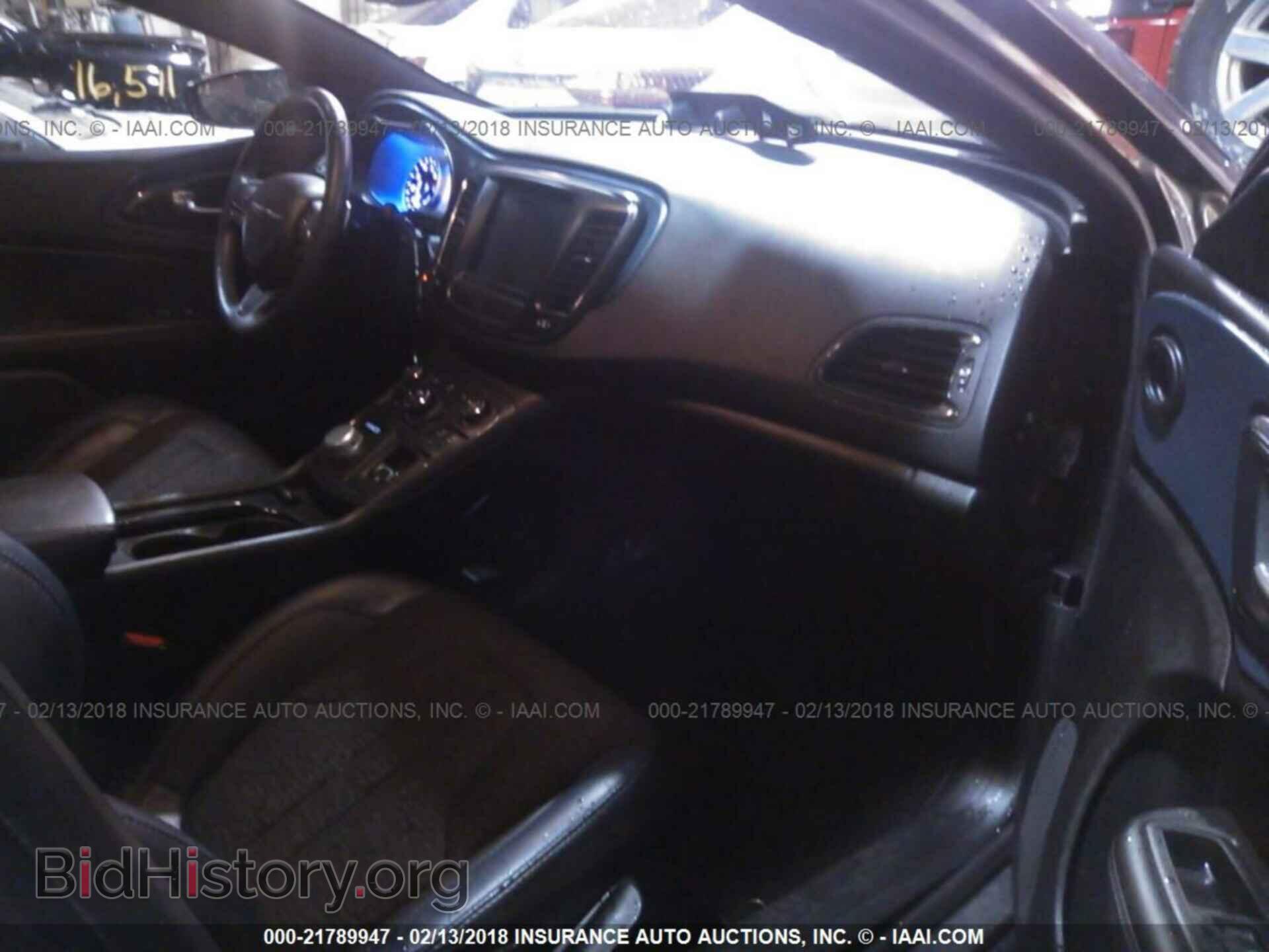 2016 Chrysler 200 - VIN: 1C3CCCDG8GN158410 - Photo 5