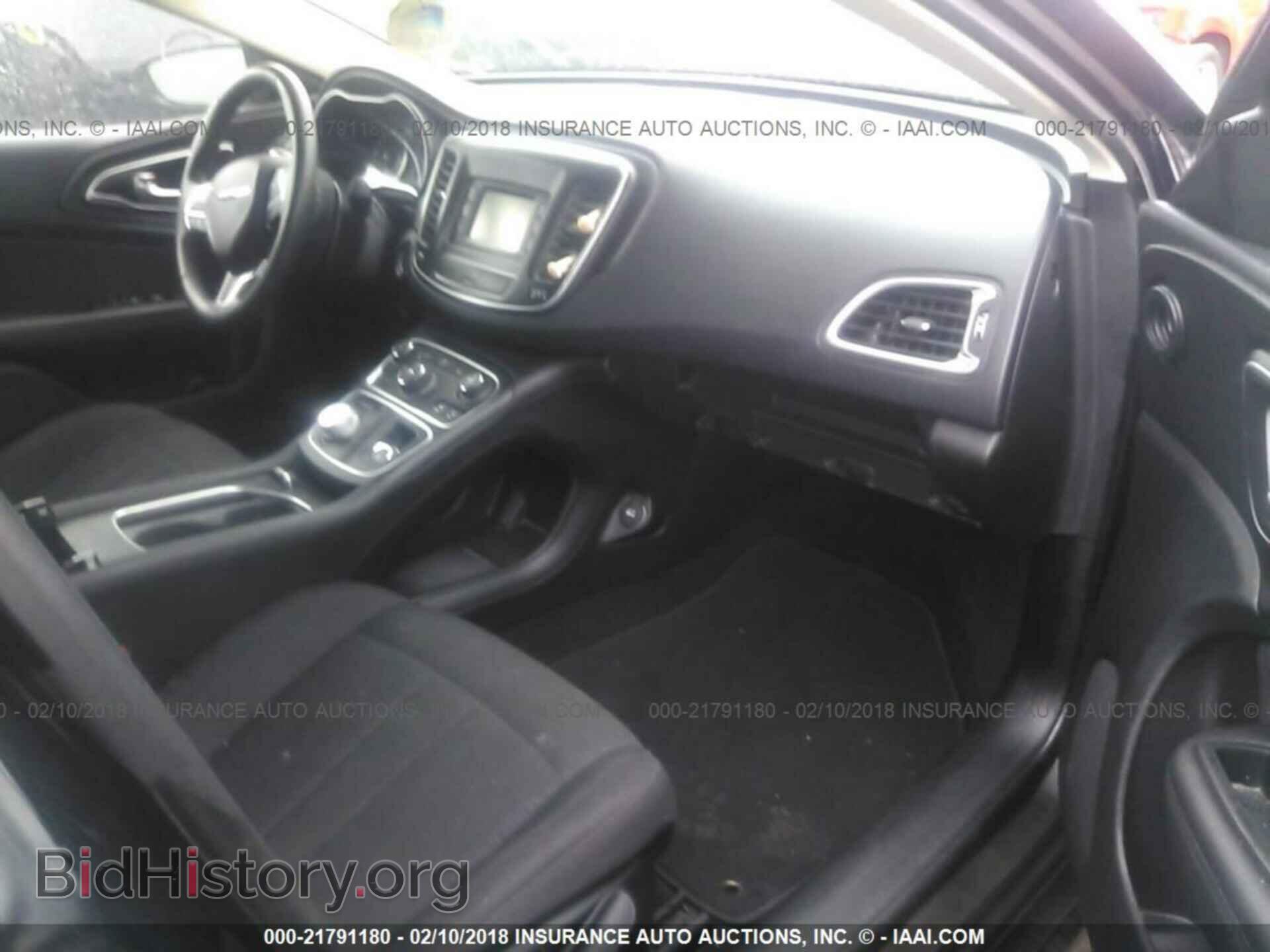2016 Chrysler 200 - VIN: 1C3CCCAB3GN108927 - Photo 5