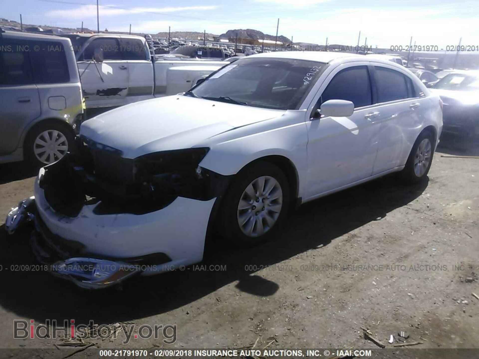 2013 Chrysler 200 - VIN: 1C3CCBAG0DN627354 - Photo 2