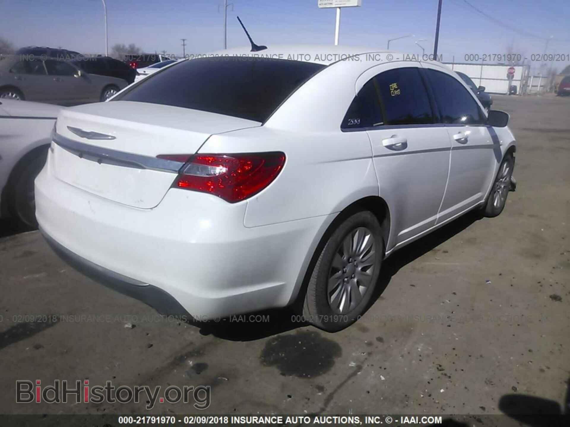 2013 Chrysler 200 - VIN: 1C3CCBAG0DN627354 - Photo 4