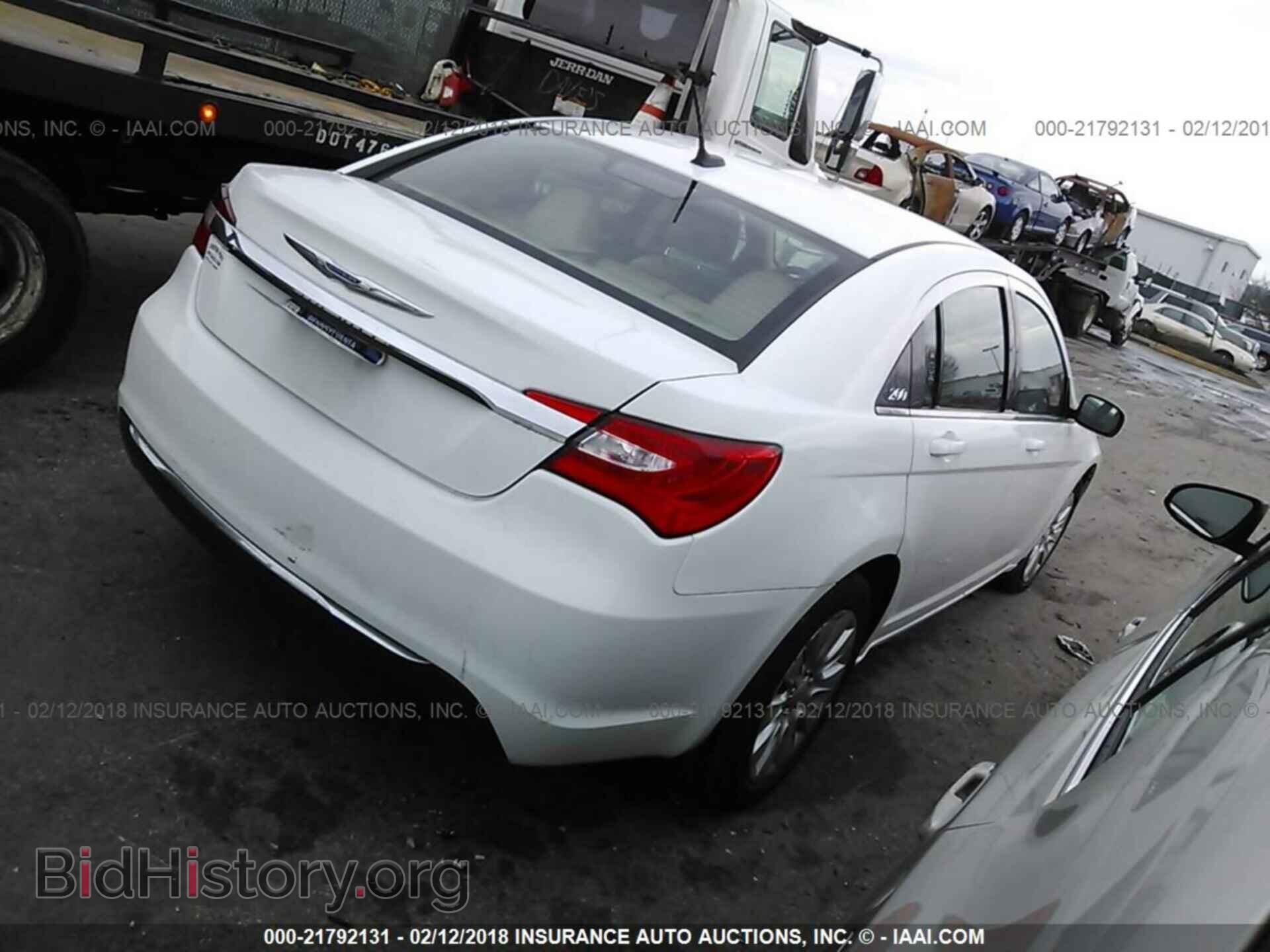 2014 Chrysler 200 - VIN: 1C3CCBAB4EN206159 - Photo 4