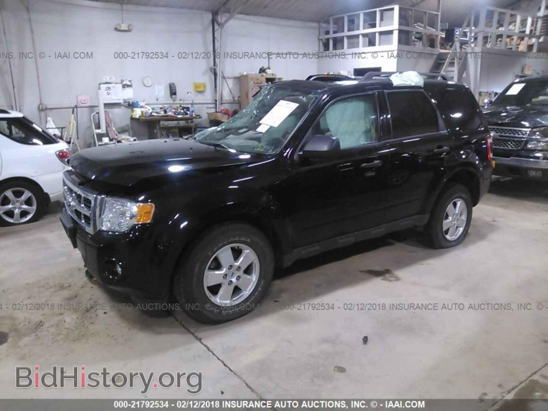 2012 Ford Escape - VIN: 1FMCU9DG7CKA67258 - Фото 2