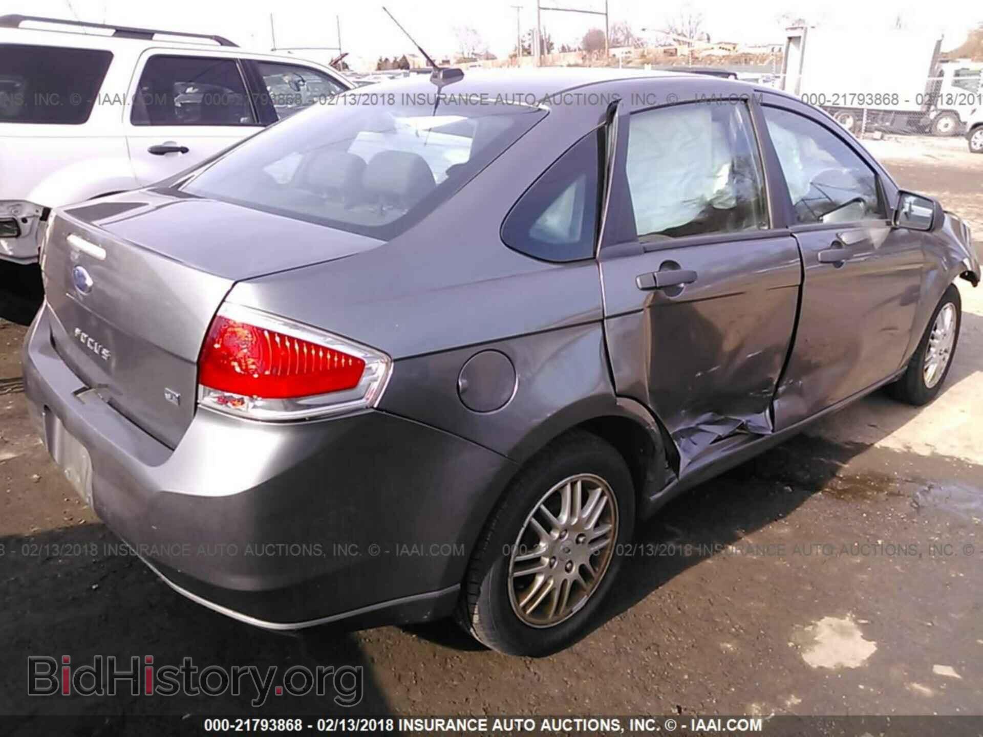 2011 Ford Focus - VIN: 1FAHP3FN6BW157959 - Photo 4