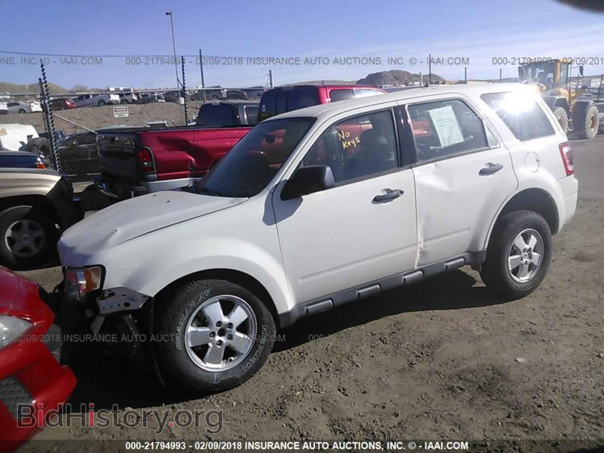 2011 Ford Escape - VIN: 1FMCU0C74BKC66022 - Фото 2