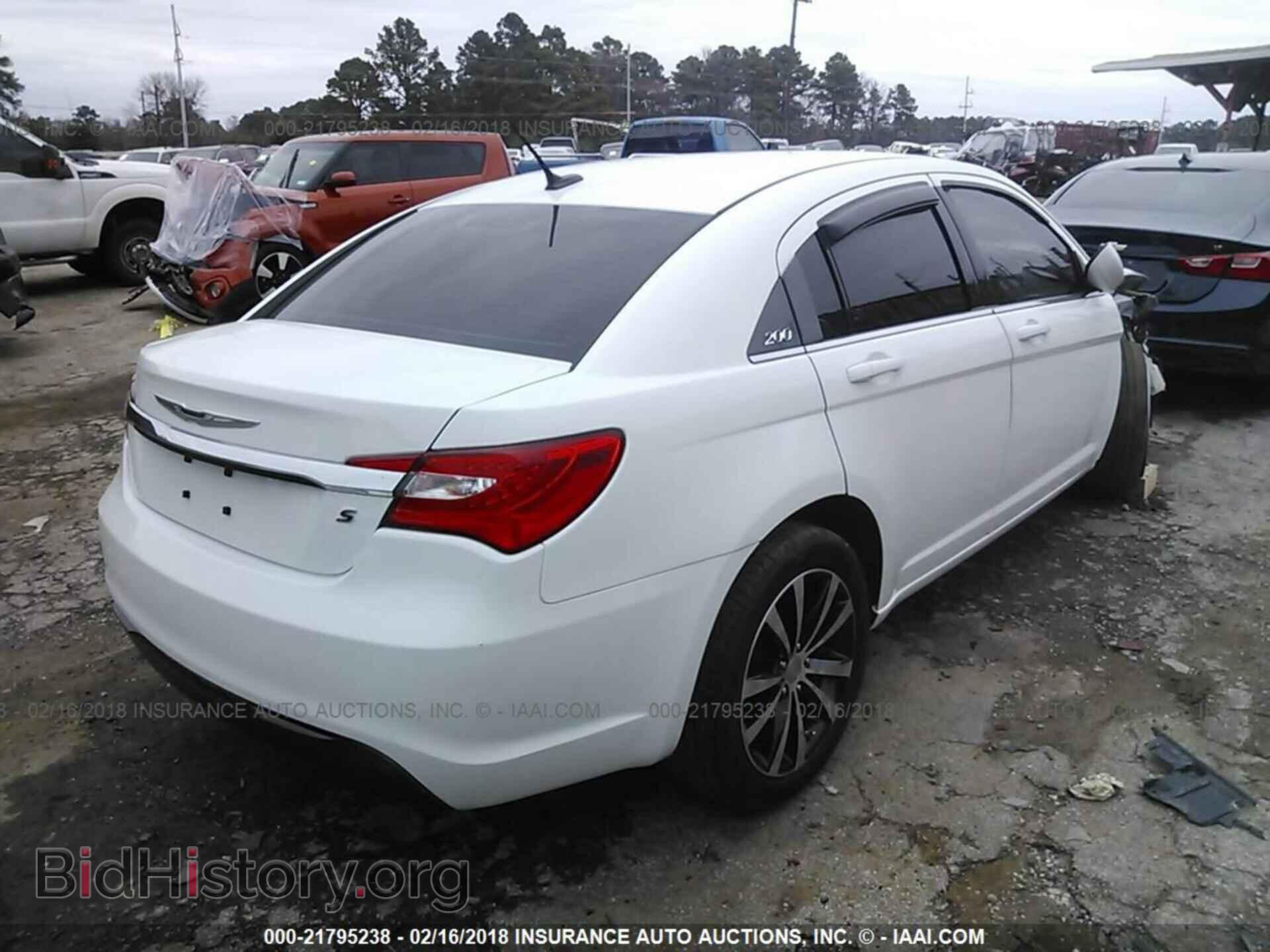 2013 Chrysler 200 - VIN: 1C3CCBBB3DN729458 - Фото 4