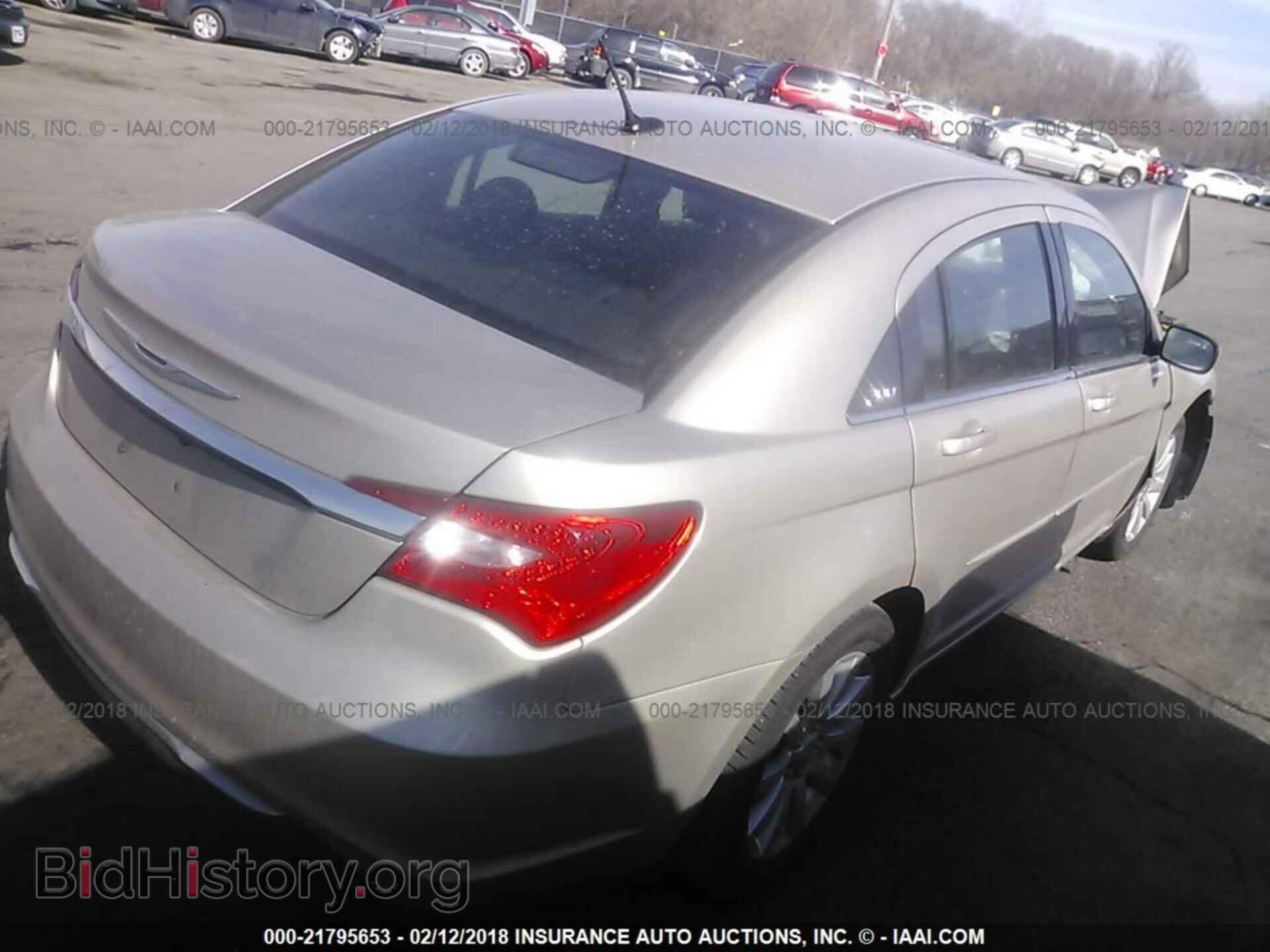 2013 Chrysler 200 - VIN: 1C3CCBBB8DN696358 - Photo 4