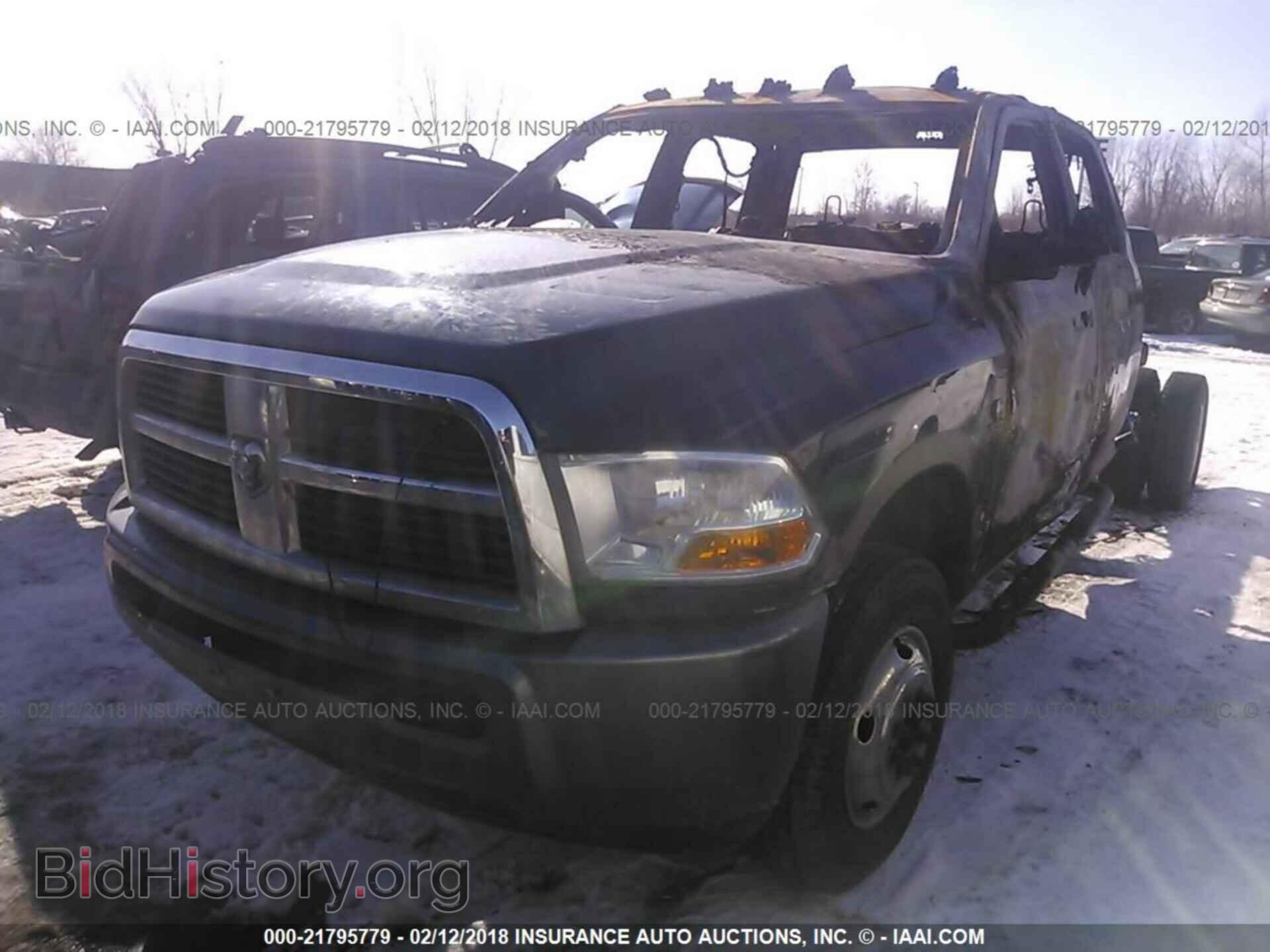 2011 Dodge Ram 3500 - VIN: 3D6WF4CL2BG562058 - Фото 2