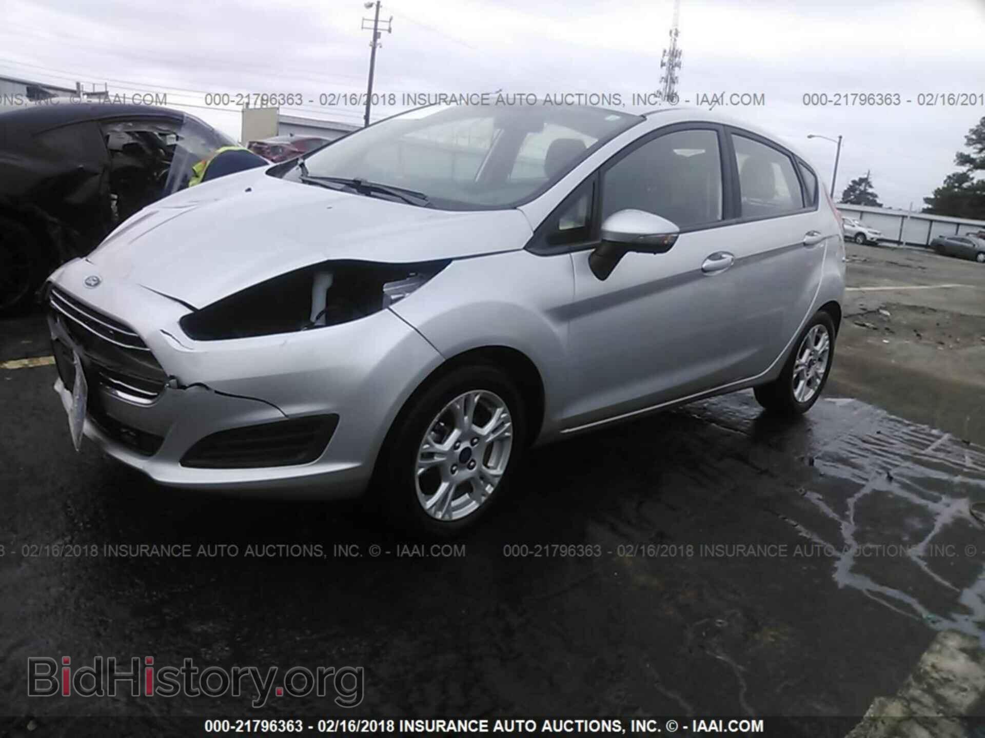 2015 Ford Fiesta - VIN: 3FADP4EJ2FM202534 - Фото 2