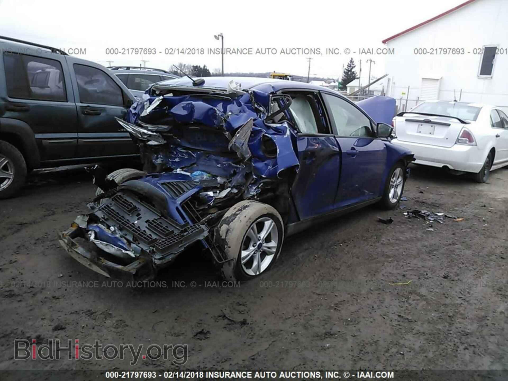 2012 Ford Focus - VIN: 1FAHP3F24CL389789 - Photo 4