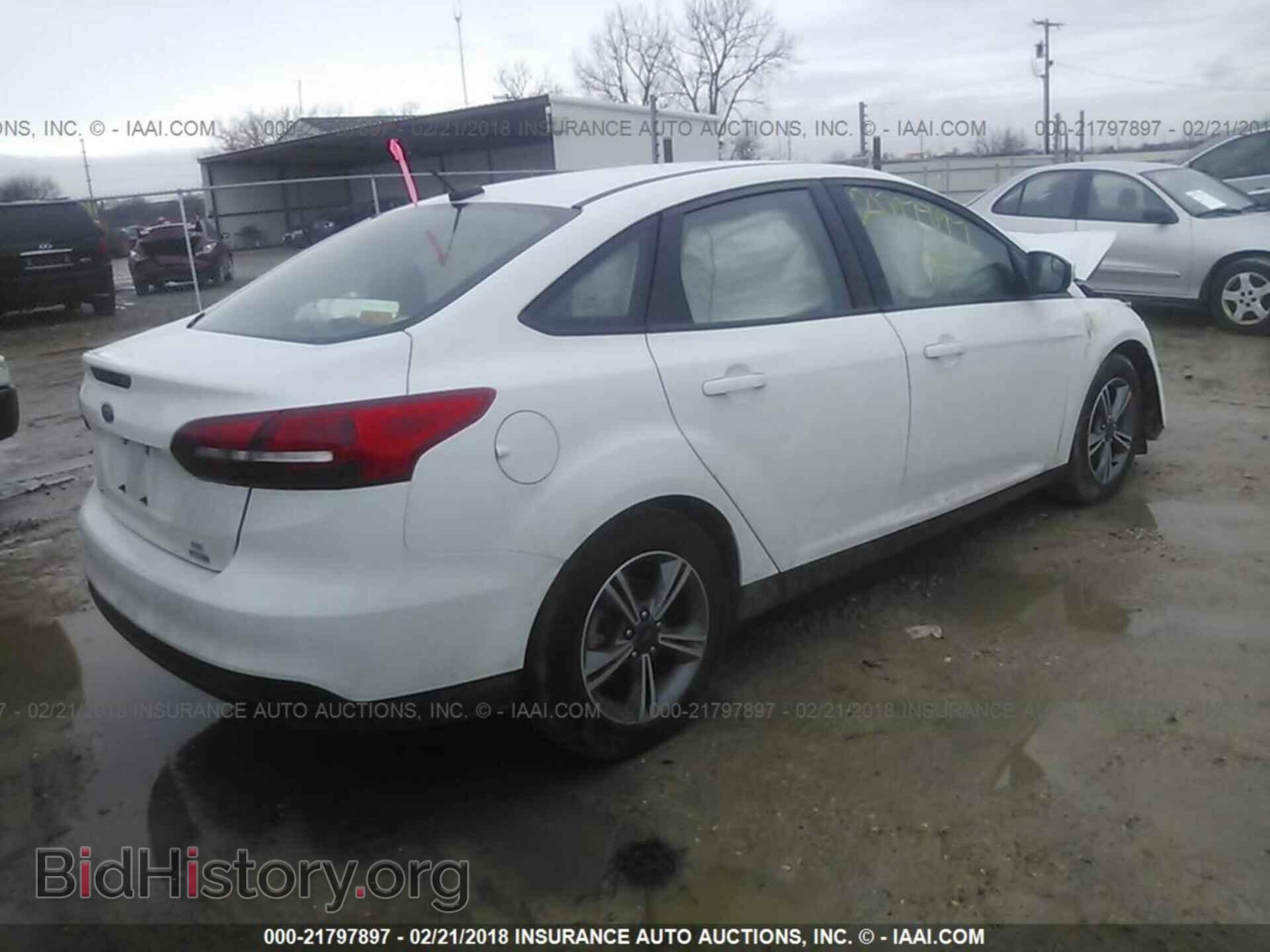 2017 Ford Focus - VIN: 1FADP3FE5HL289829 - Фото 4