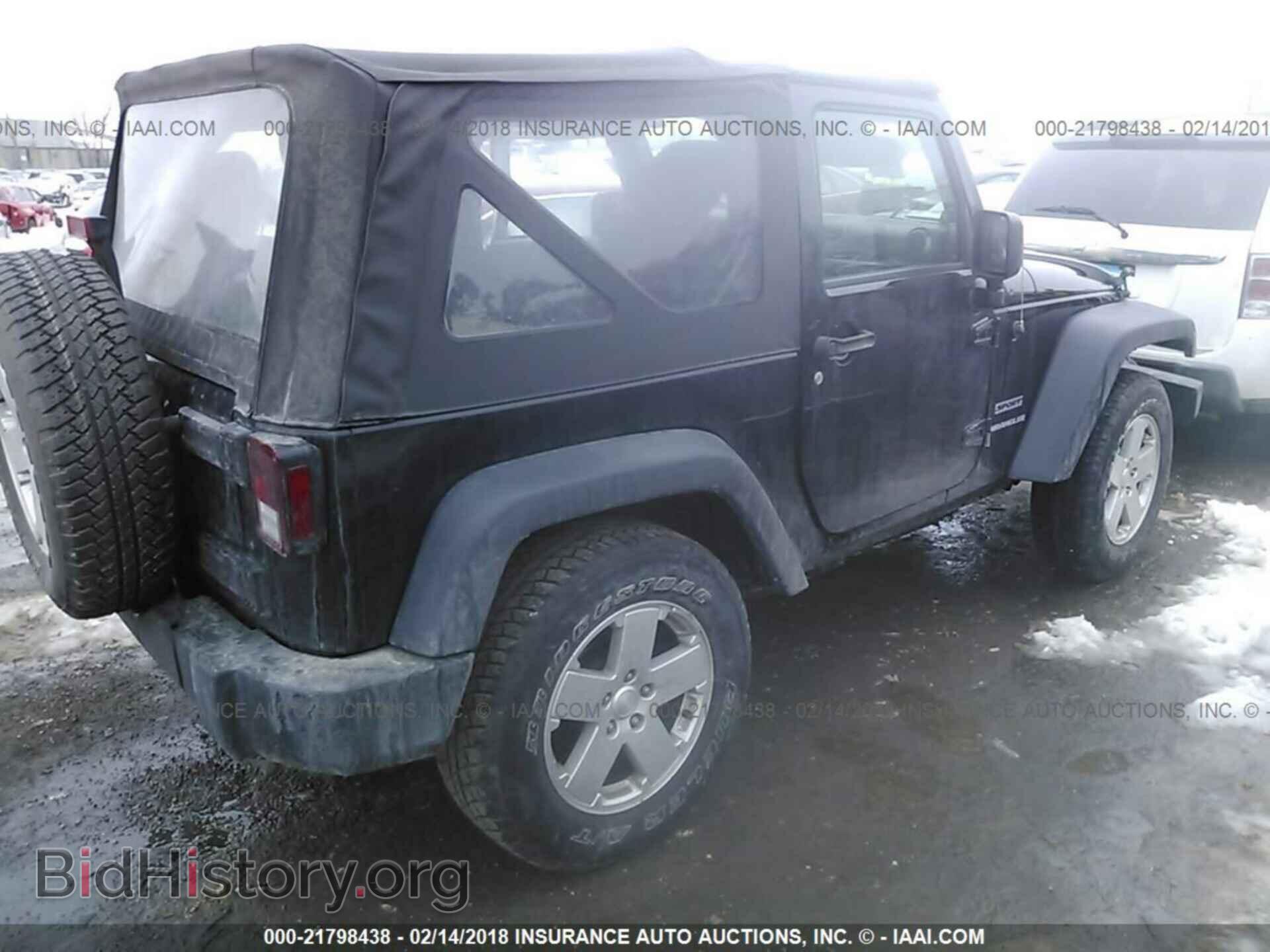 2011 Jeep Wrangler - VIN: 1J4AA2D12BL556385 - Фото 4