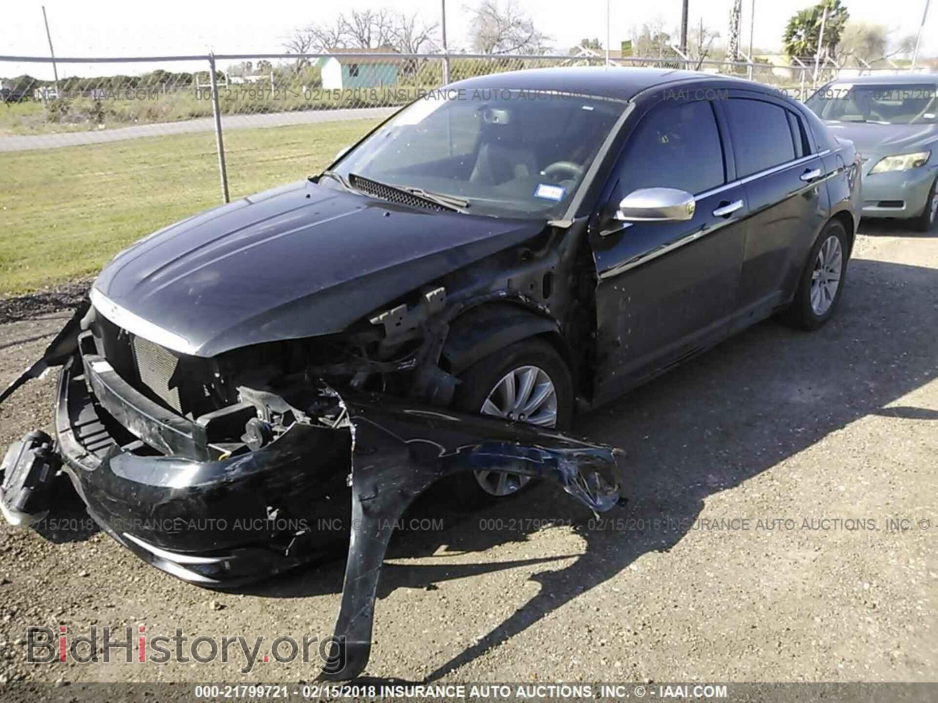 2014 Chrysler 200 - VIN: 1C3CCBCG8EN103867 - Photo 2
