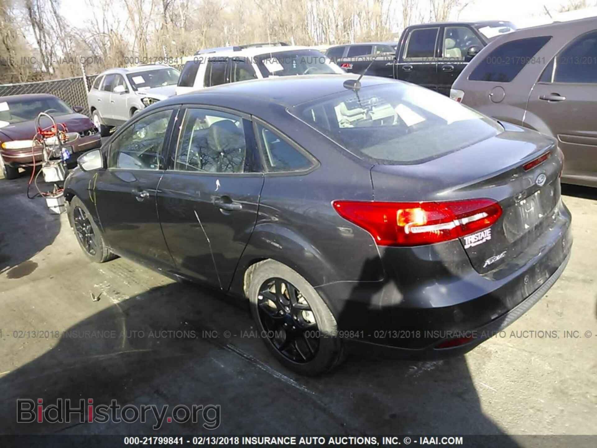2016 Ford Focus - VIN: 1FADP3F2XGL286302 - Фото 3