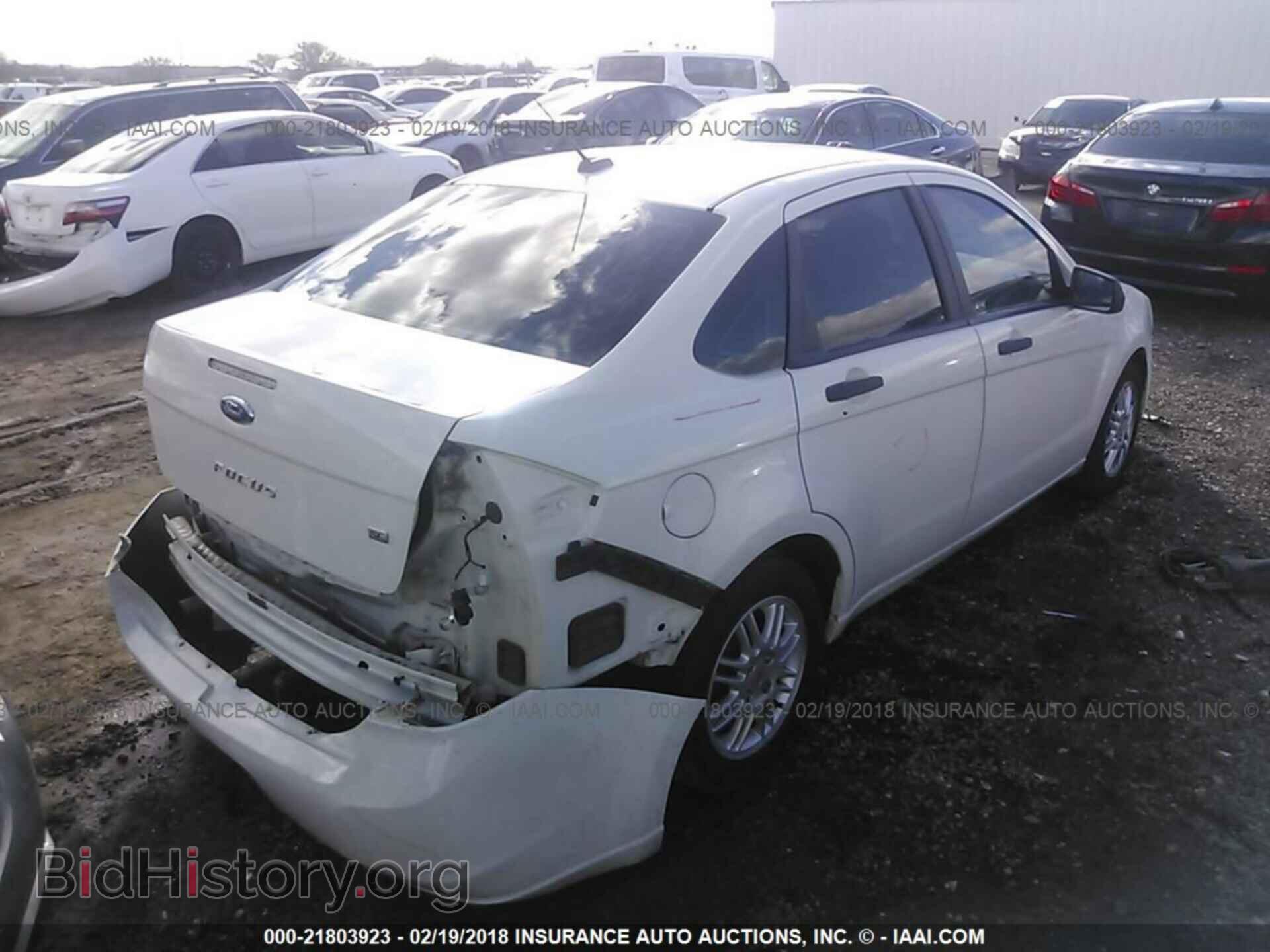 2011 Ford Focus - VIN: 1FAHP3FN9BW152156 - Фото 4