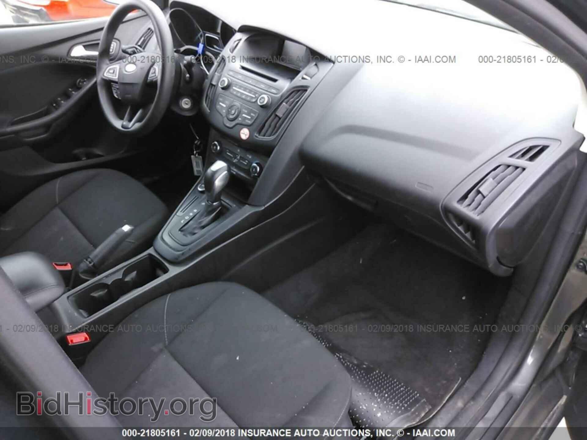 2016 Ford Focus - VIN: 1FADP3K21GL213938 - Photo 5