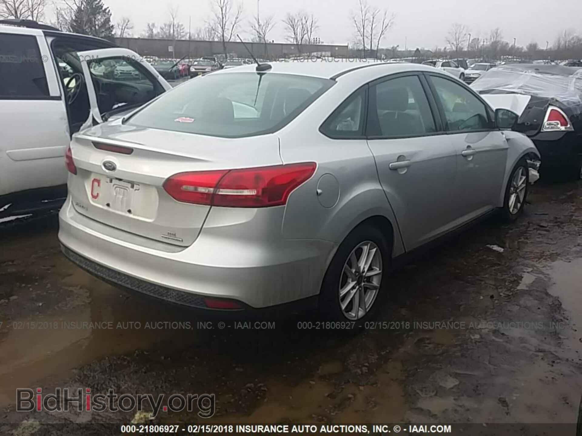 2015 Ford Focus - VIN: 1FADP3F26FL383155 - Photo 4