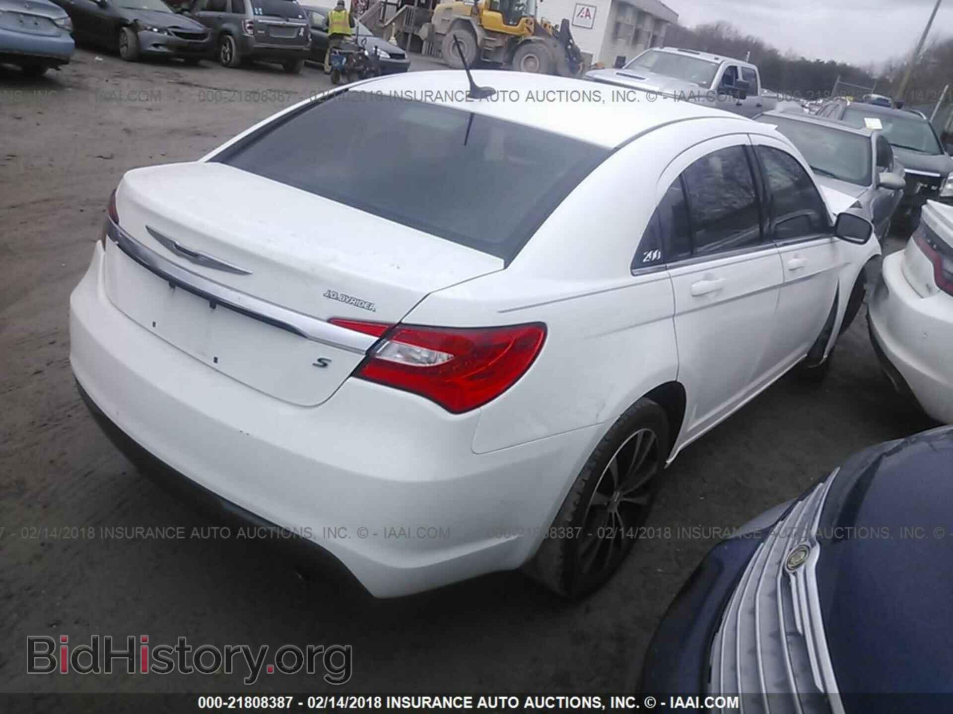 2011 Chrysler 200 - VIN: 1C3BC8FGXBN575364 - Photo 4
