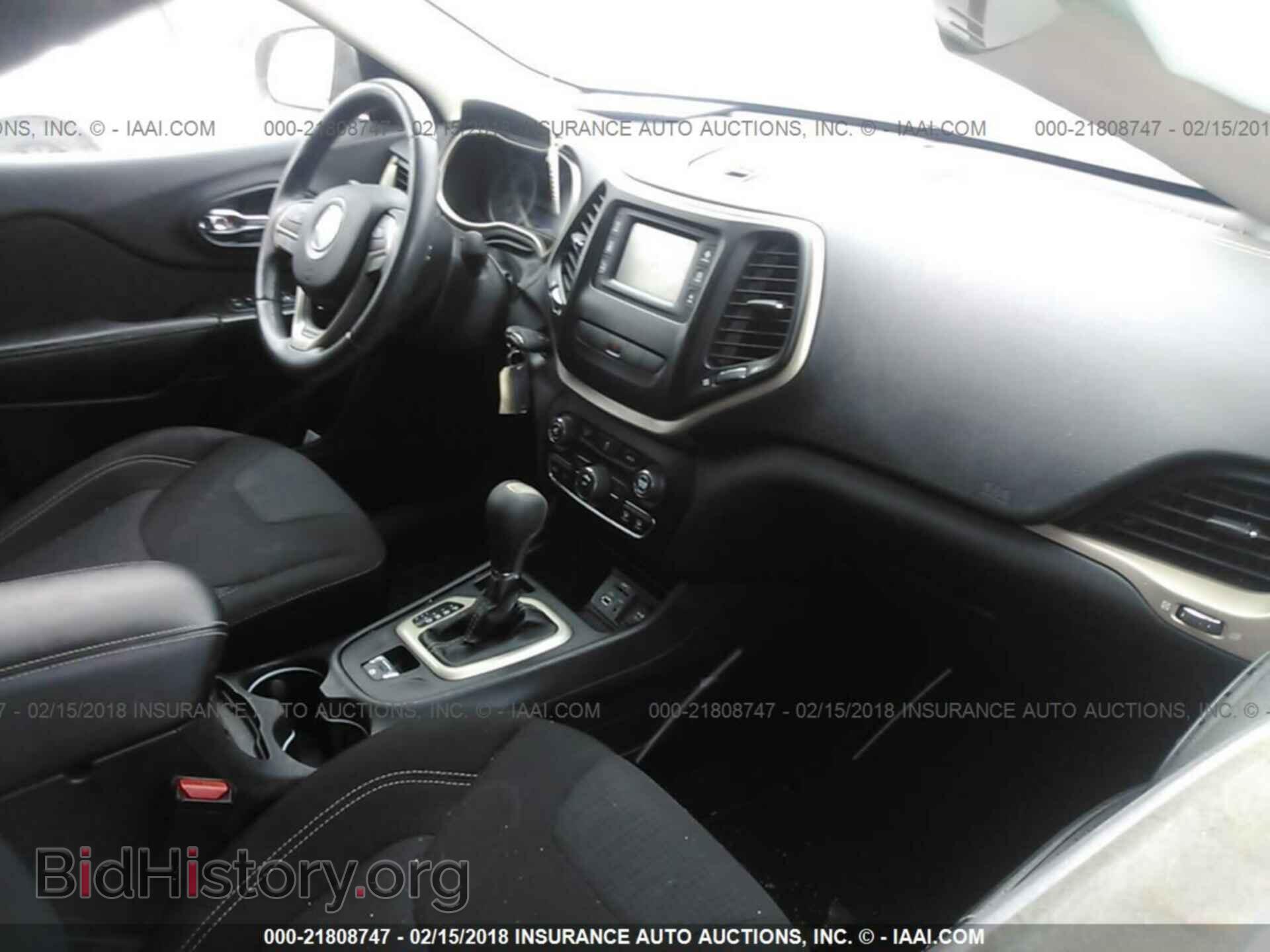 2015 Jeep Cherokee - VIN: 1C4PJLCB3FW631101 - Photo 5
