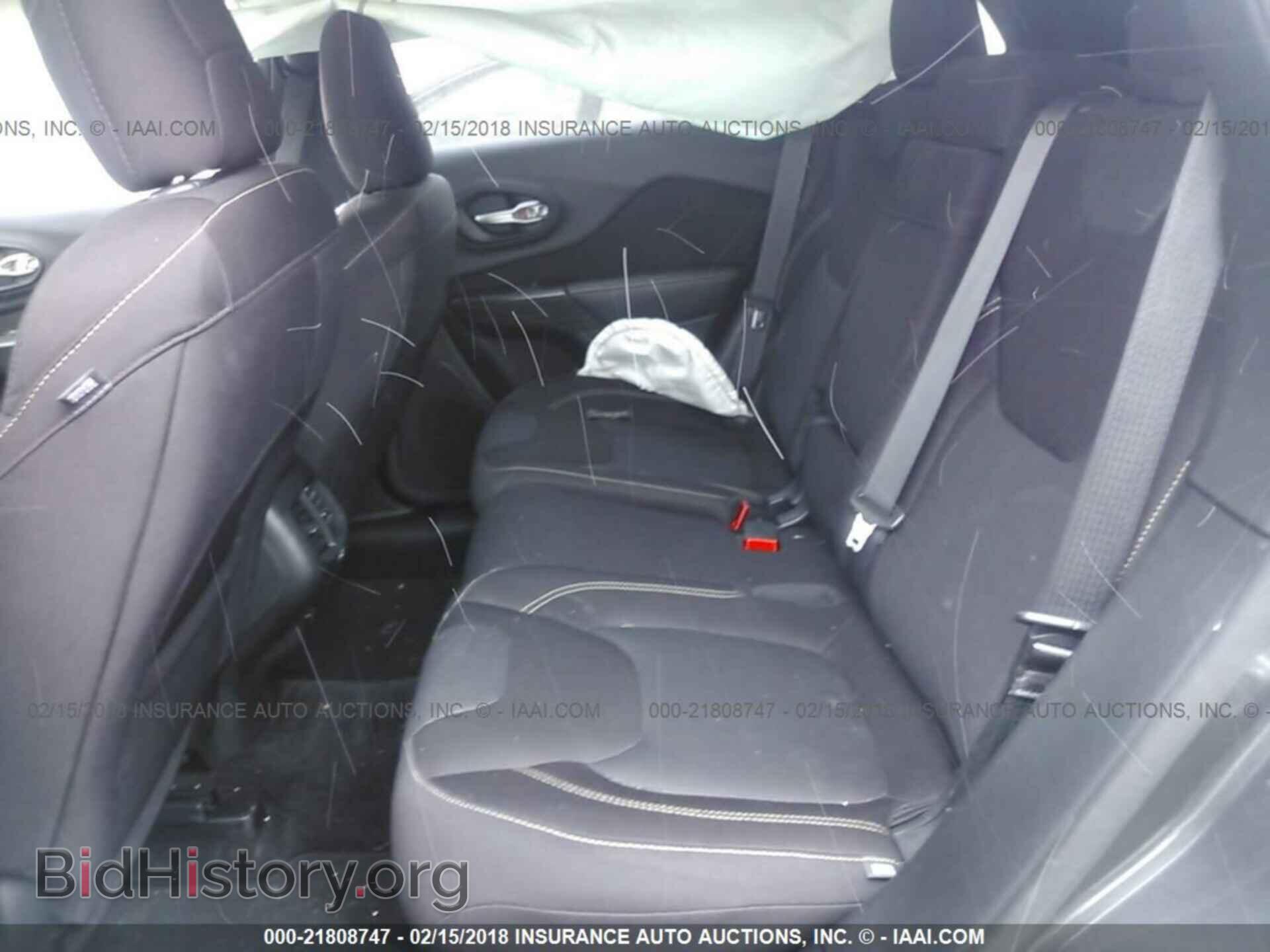 2015 Jeep Cherokee - VIN: 1C4PJLCB3FW631101 - Photo 8