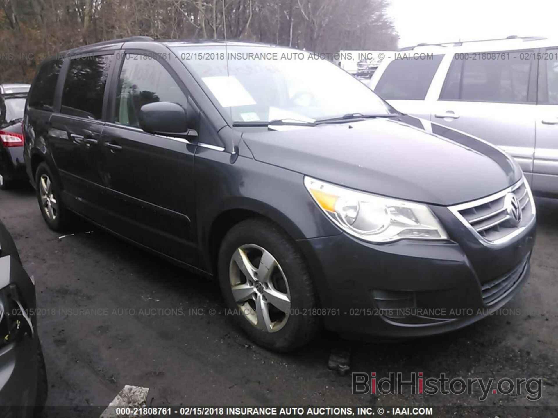 Фотография 2V4RW3DG6BR695467 - Volkswagen Routan 2011