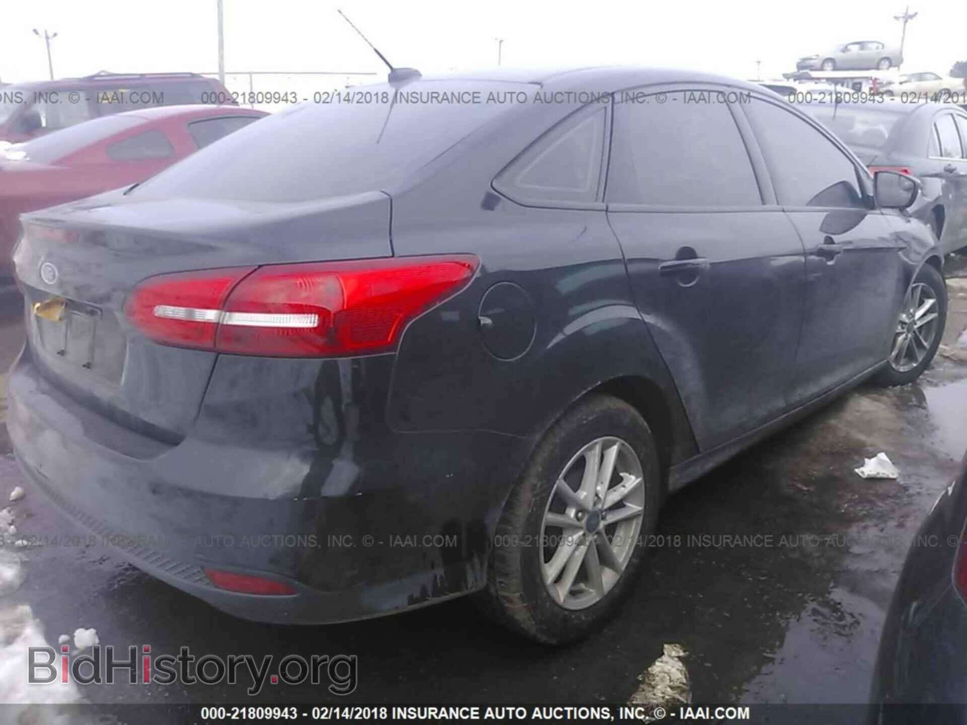2016 Ford Focus - VIN: 1FADP3F26GL300440 - Photo 4