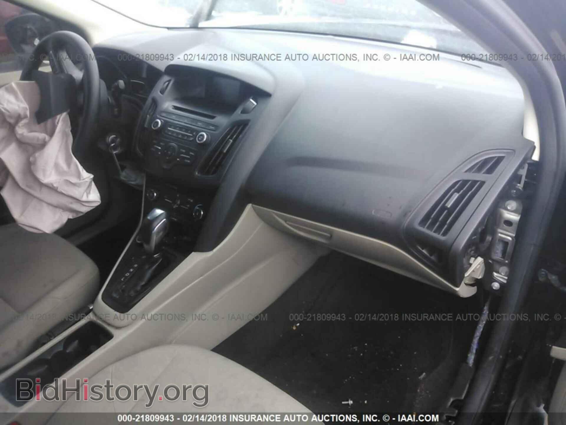 2016 Ford Focus - VIN: 1FADP3F26GL300440 - Photo 5
