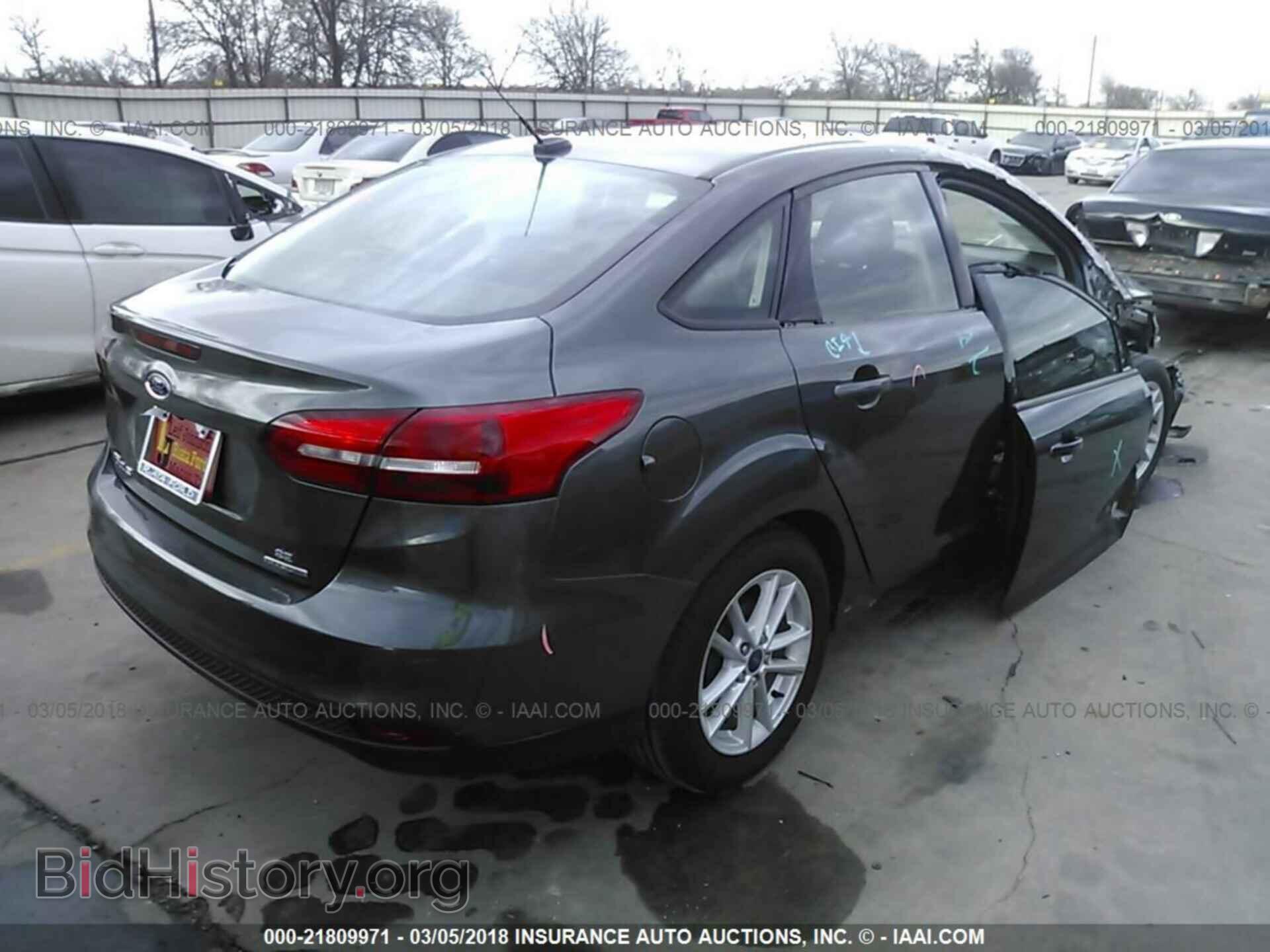 2016 Ford Focus - VIN: 1FADP3F25GL387327 - Фото 4
