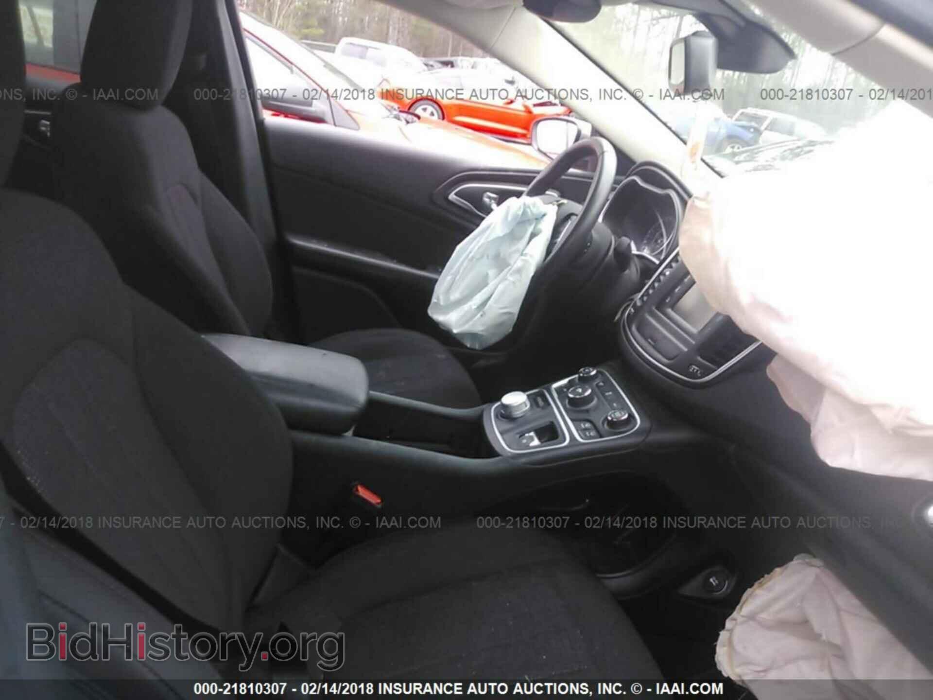 2015 Chrysler 200 - VIN: 1C3CCCAB7FN564749 - Photo 5