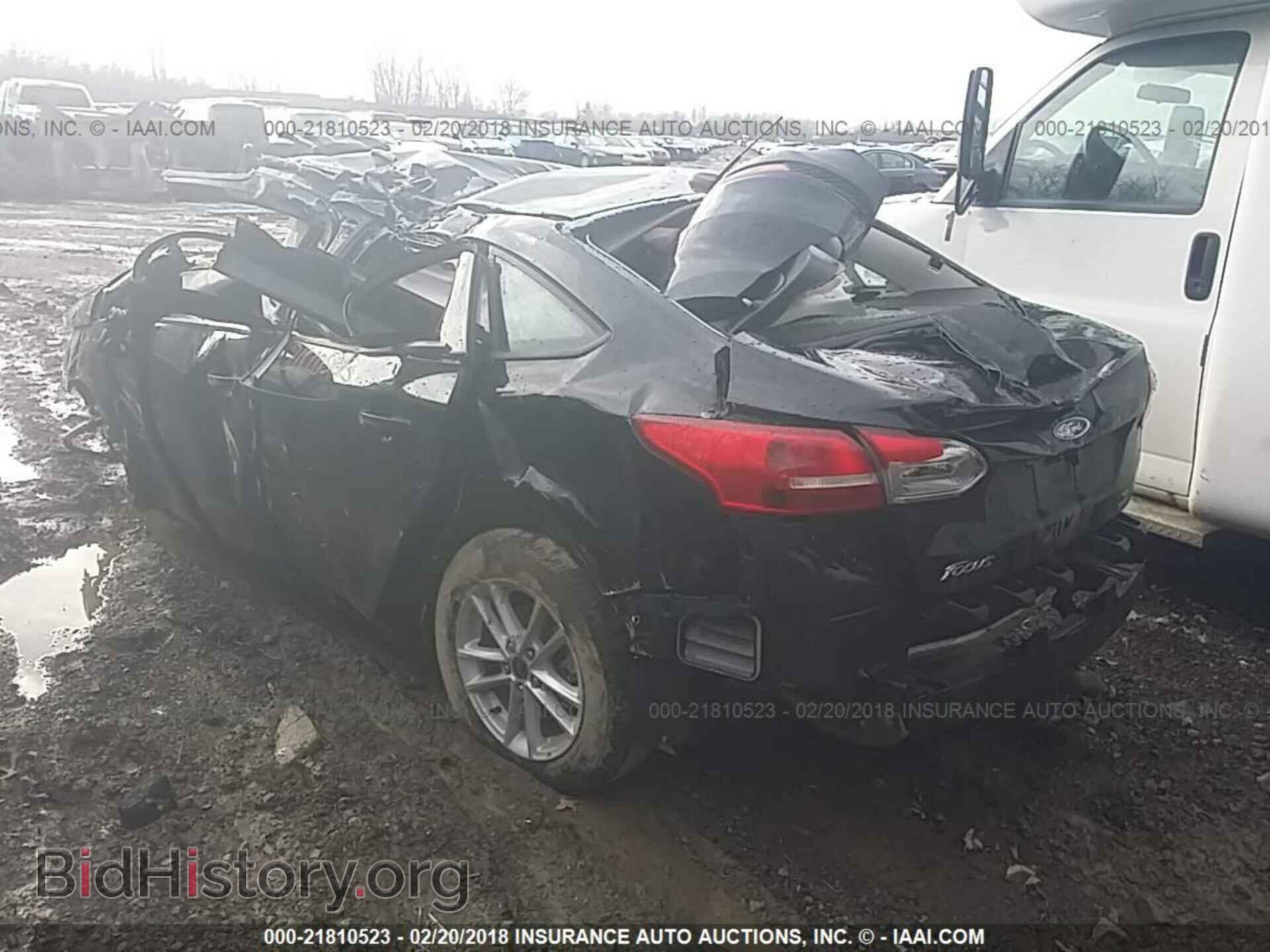 2017 Ford Focus - VIN: 1FADP3FE0HL243499 - Photo 3