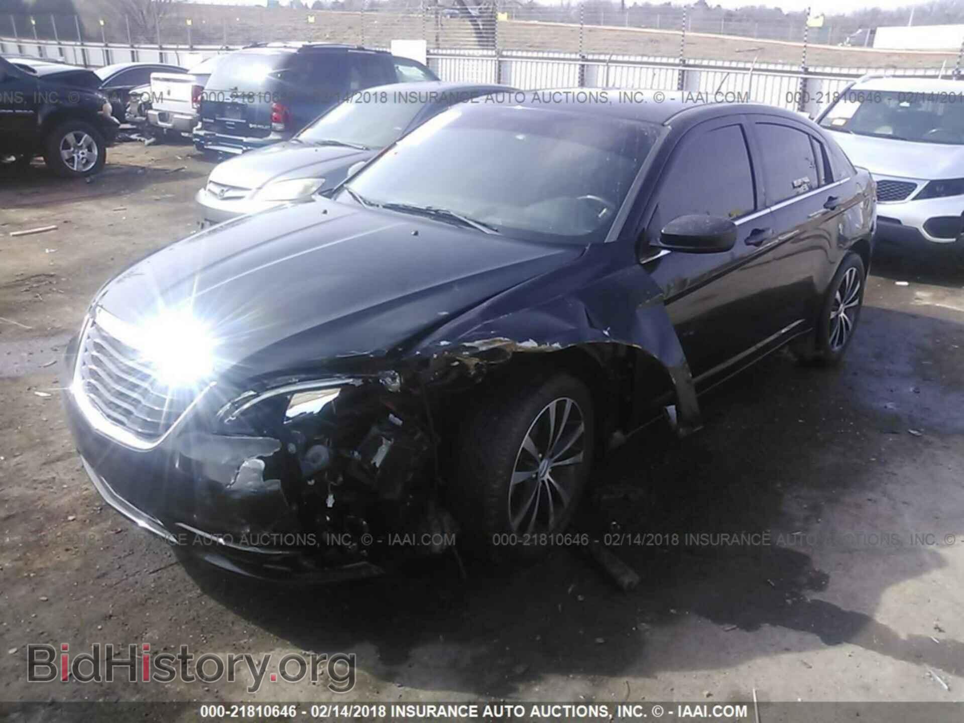2013 Chrysler 200 - VIN: 1C3CCBBB2DN642554 - Фото 2