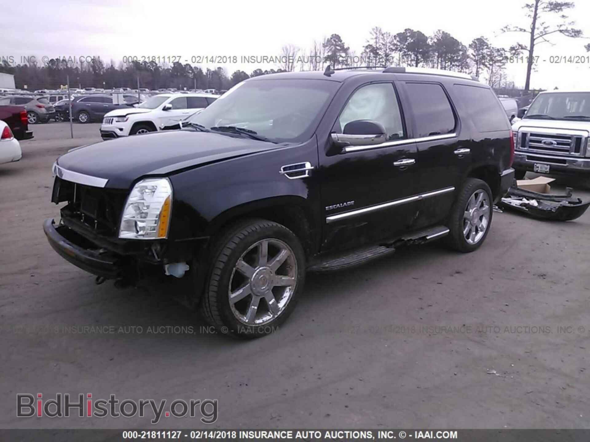 2011 Cadillac Escalade - VIN: 1GYS4BEF6BR192202 - Фото 2