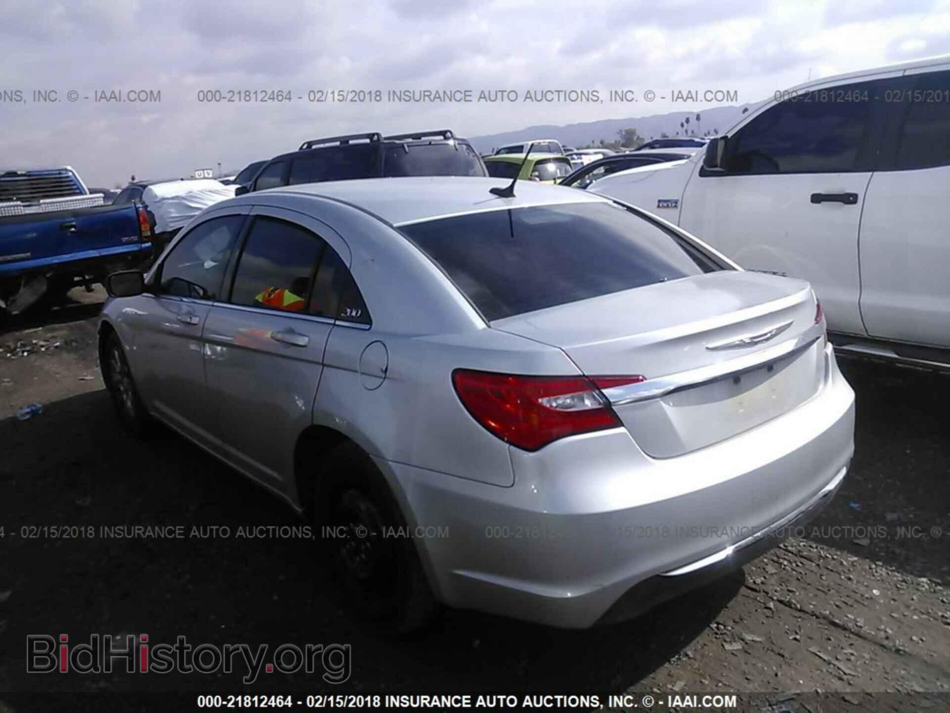 2012 Chrysler 200 - VIN: 1C3CCBAB3CN292657 - Фото 3
