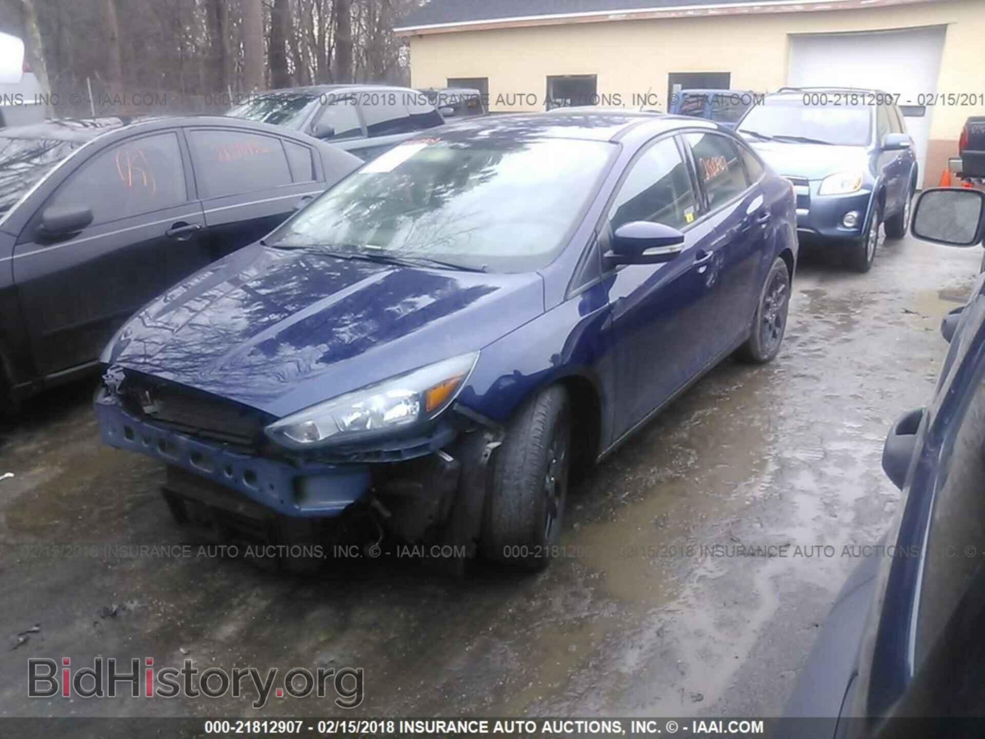 2016 Ford Focus - VIN: 1FADP3F26GL342462 - Photo 2