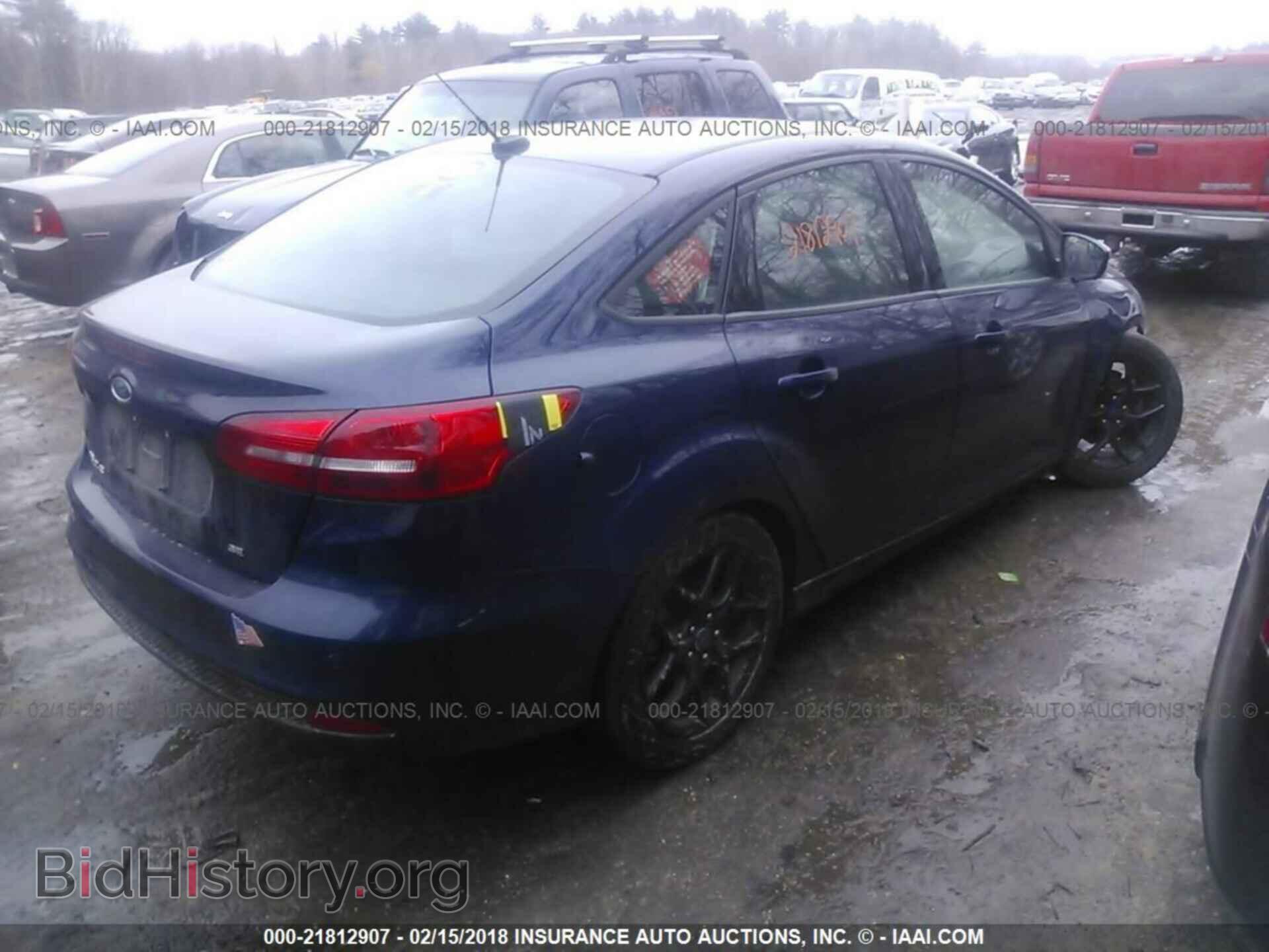 2016 Ford Focus - VIN: 1FADP3F26GL342462 - Photo 4
