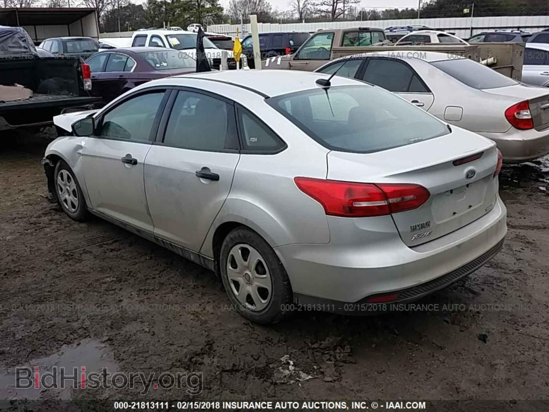 2016 Ford Focus - VIN: 1FADP3E23GL313664 - Photo 3