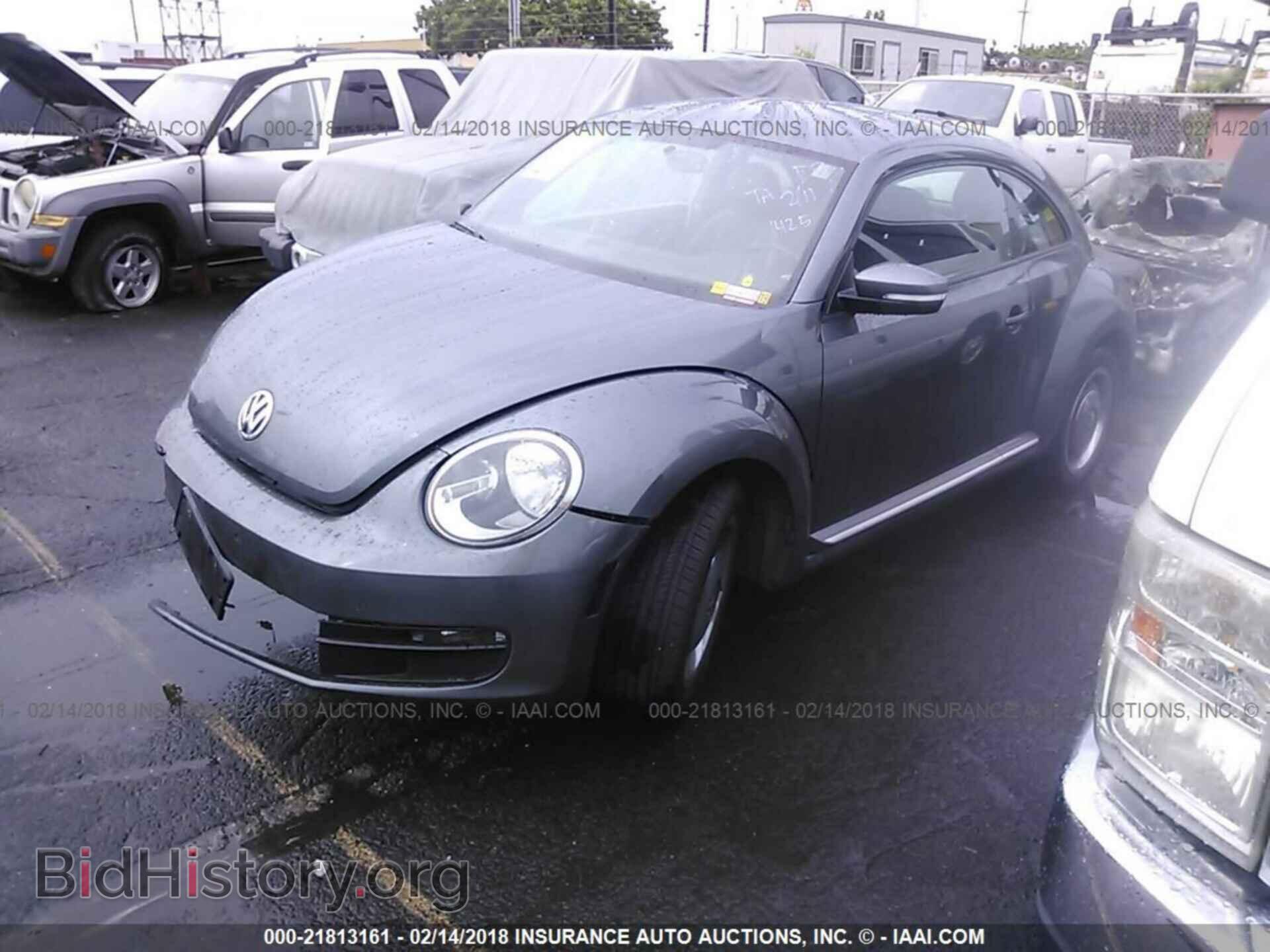 2012 Volkswagen Beetle - VIN: 3VWJP7AT5CM613022 - Фото 2